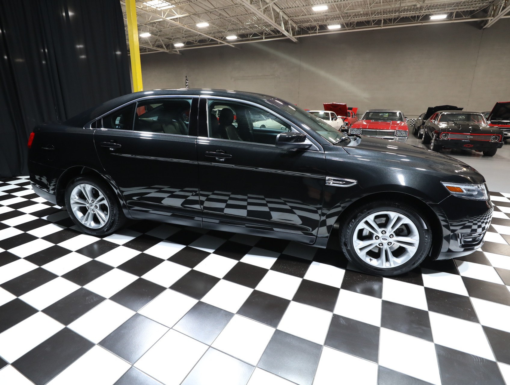 2013 Ford Taurus 16