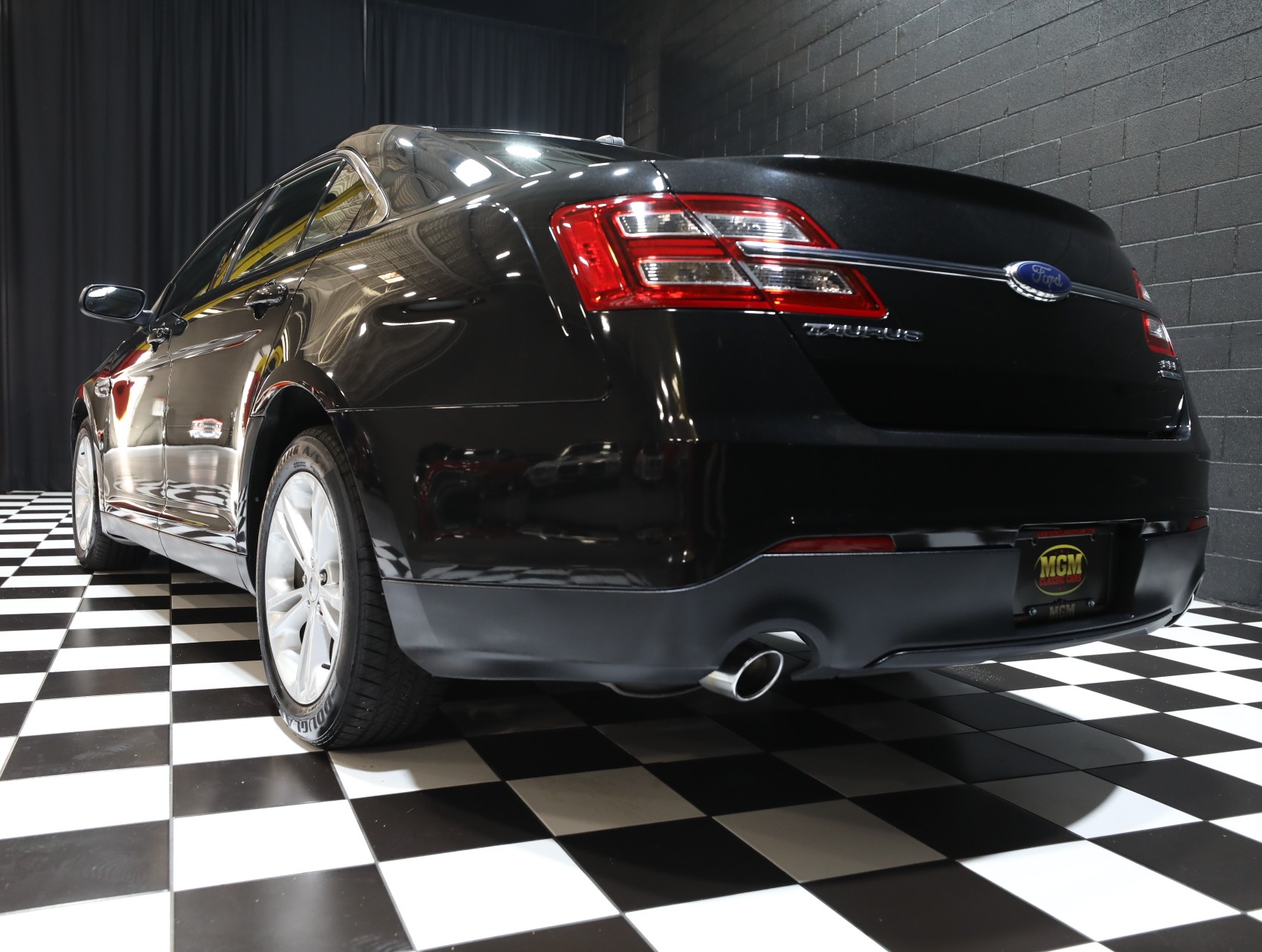 2013 Ford Taurus 21