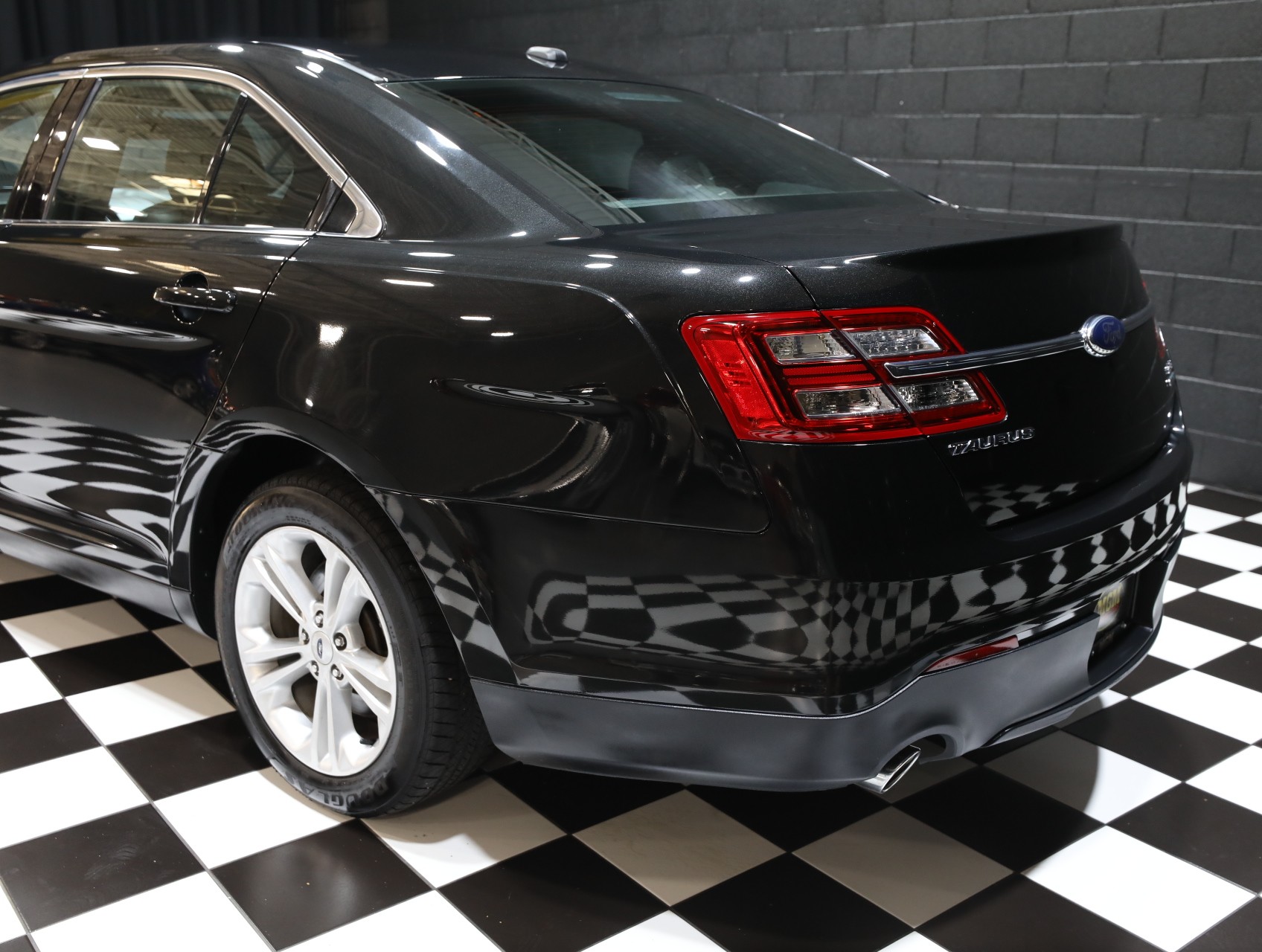 2013 Ford Taurus 22