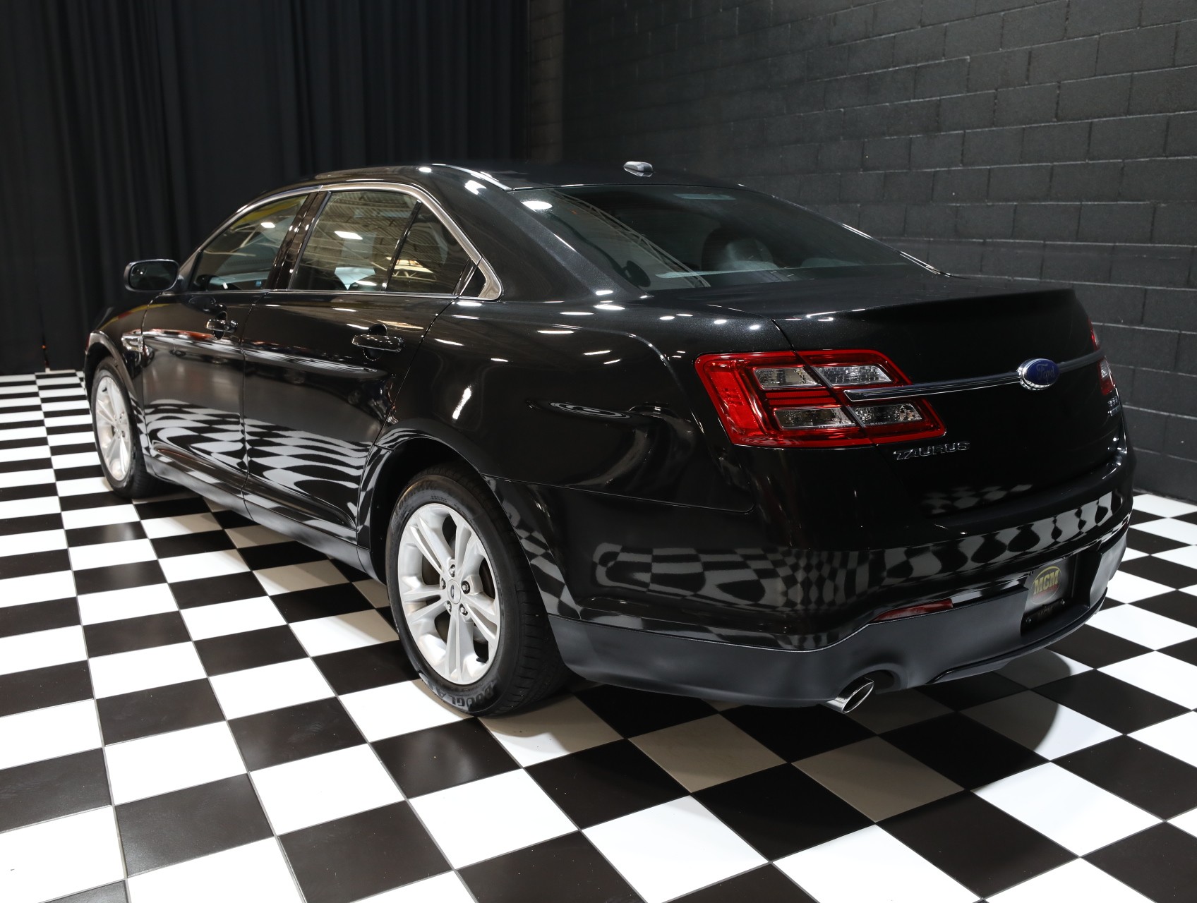 2013 Ford Taurus 23