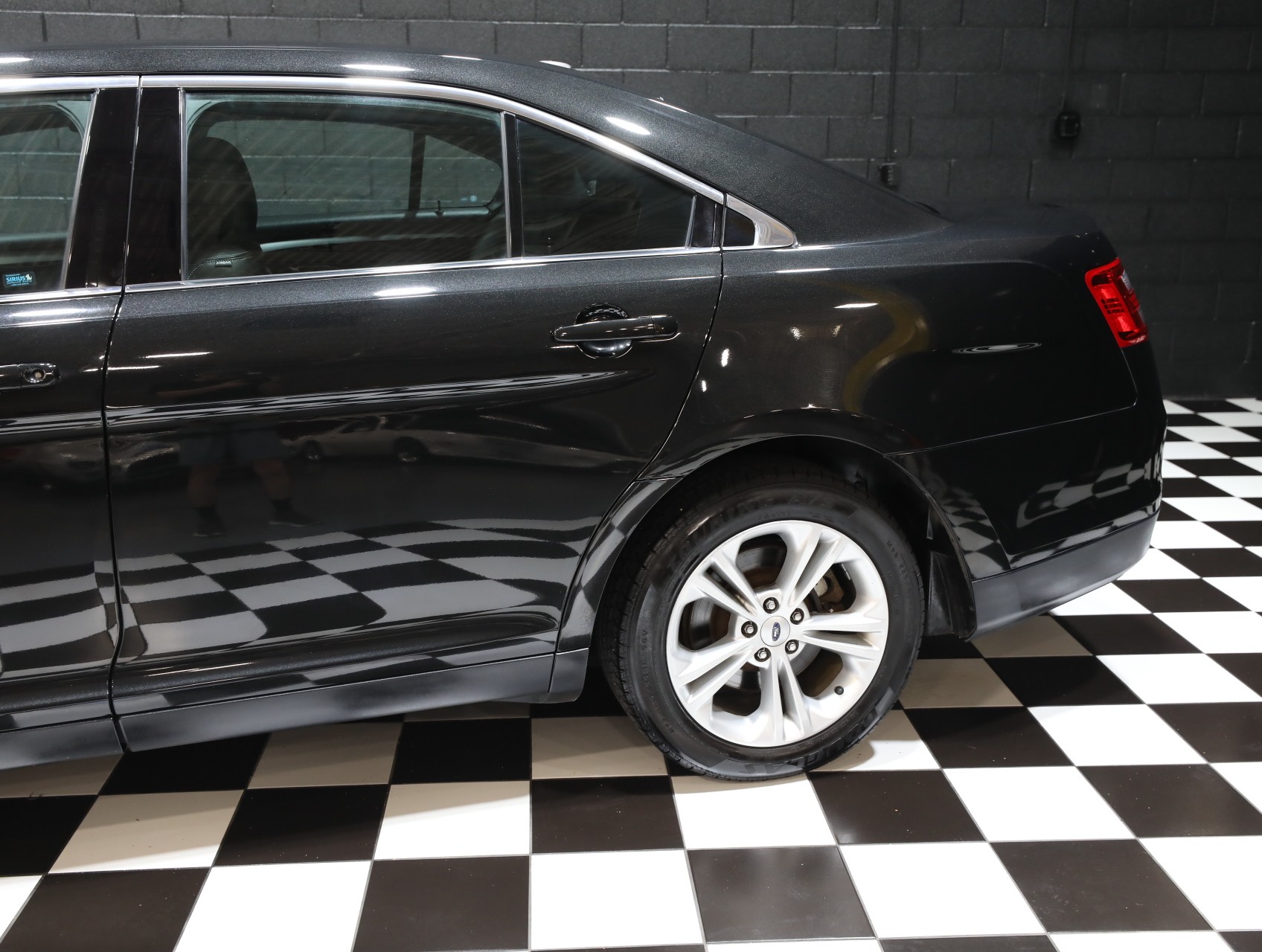 2013 Ford Taurus 25