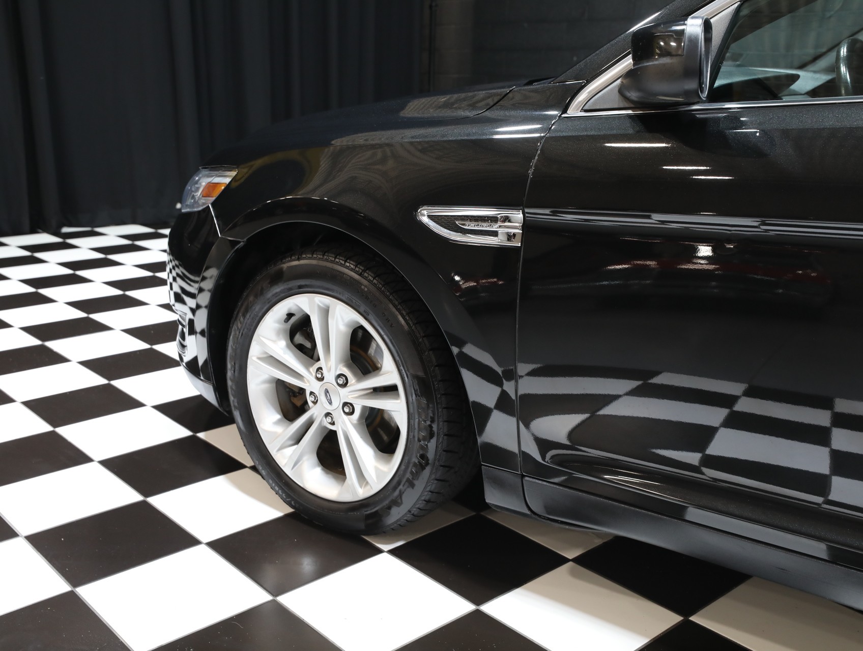 2013 Ford Taurus 27