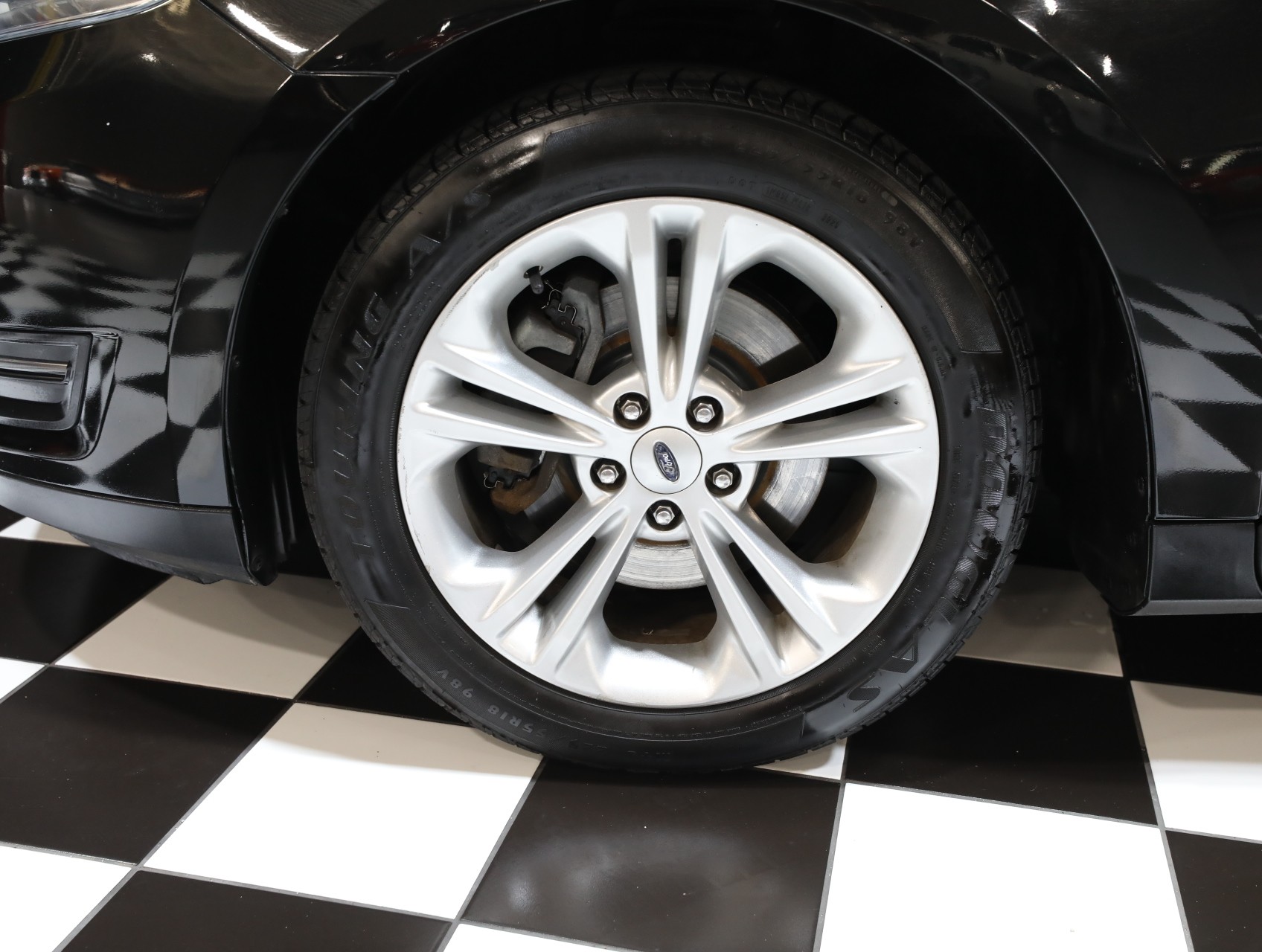 2013 Ford Taurus 29