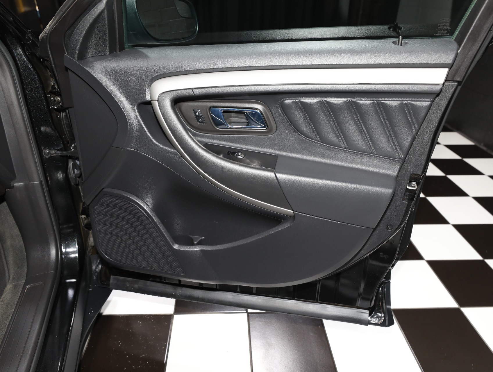 2013 Ford Taurus 32