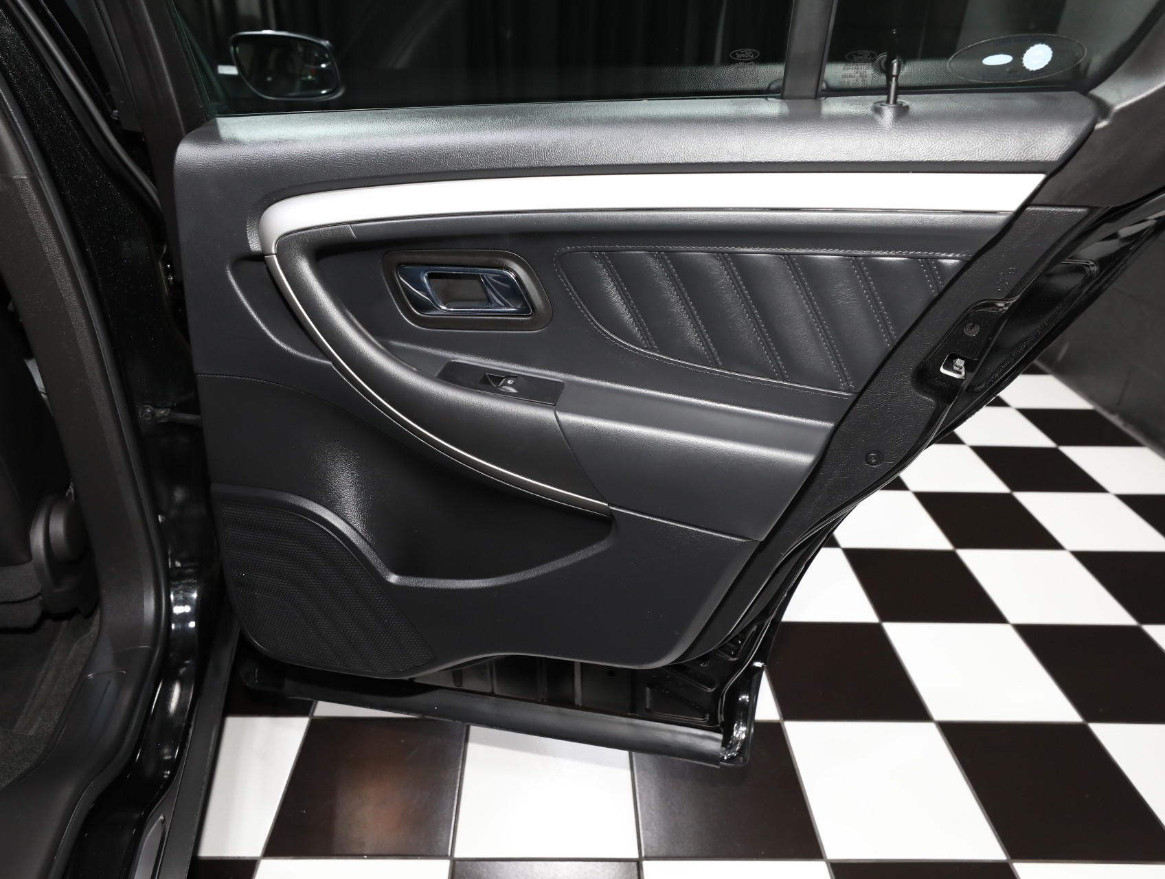 2013 Ford Taurus 36