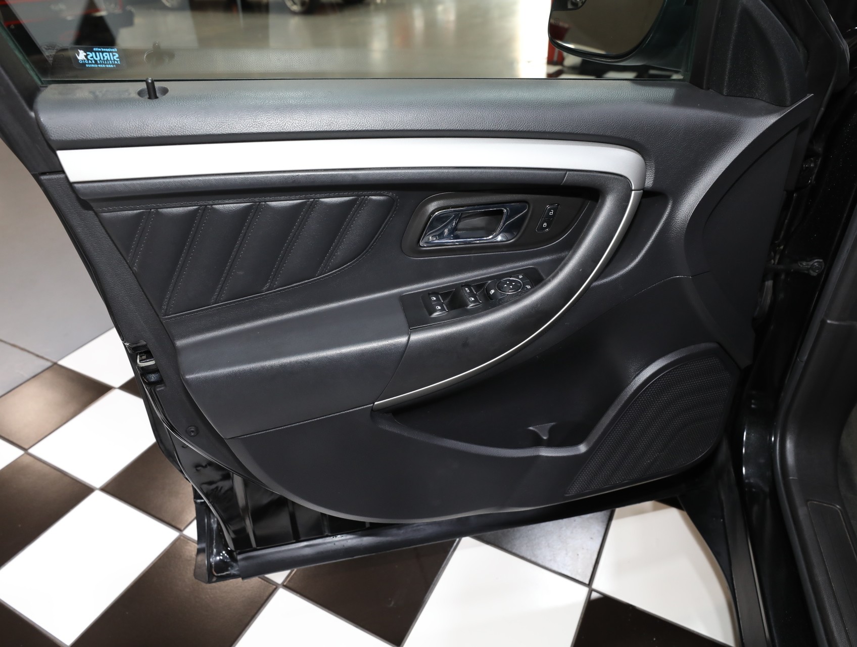 2013 Ford Taurus 43