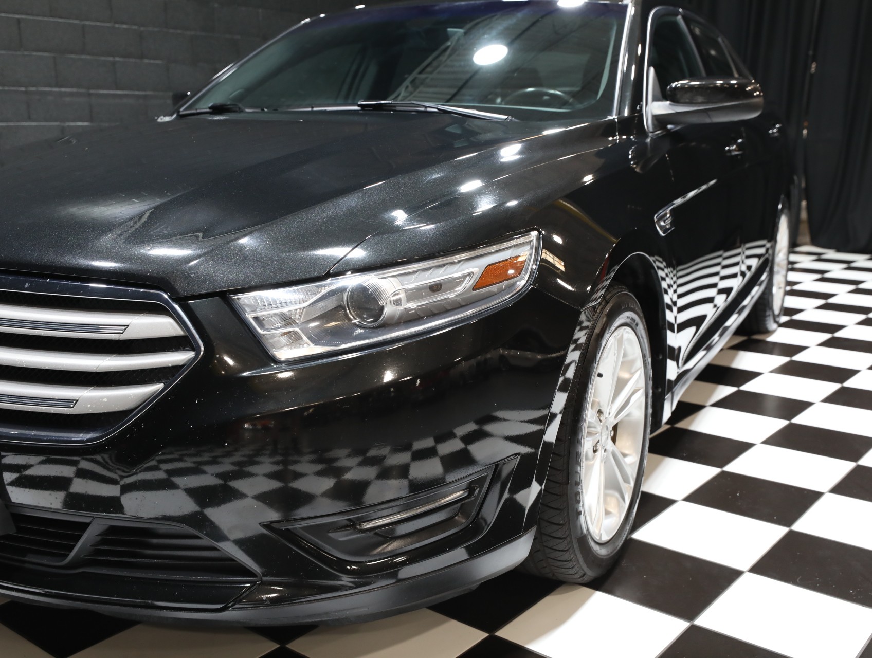 2013 Ford Taurus 9