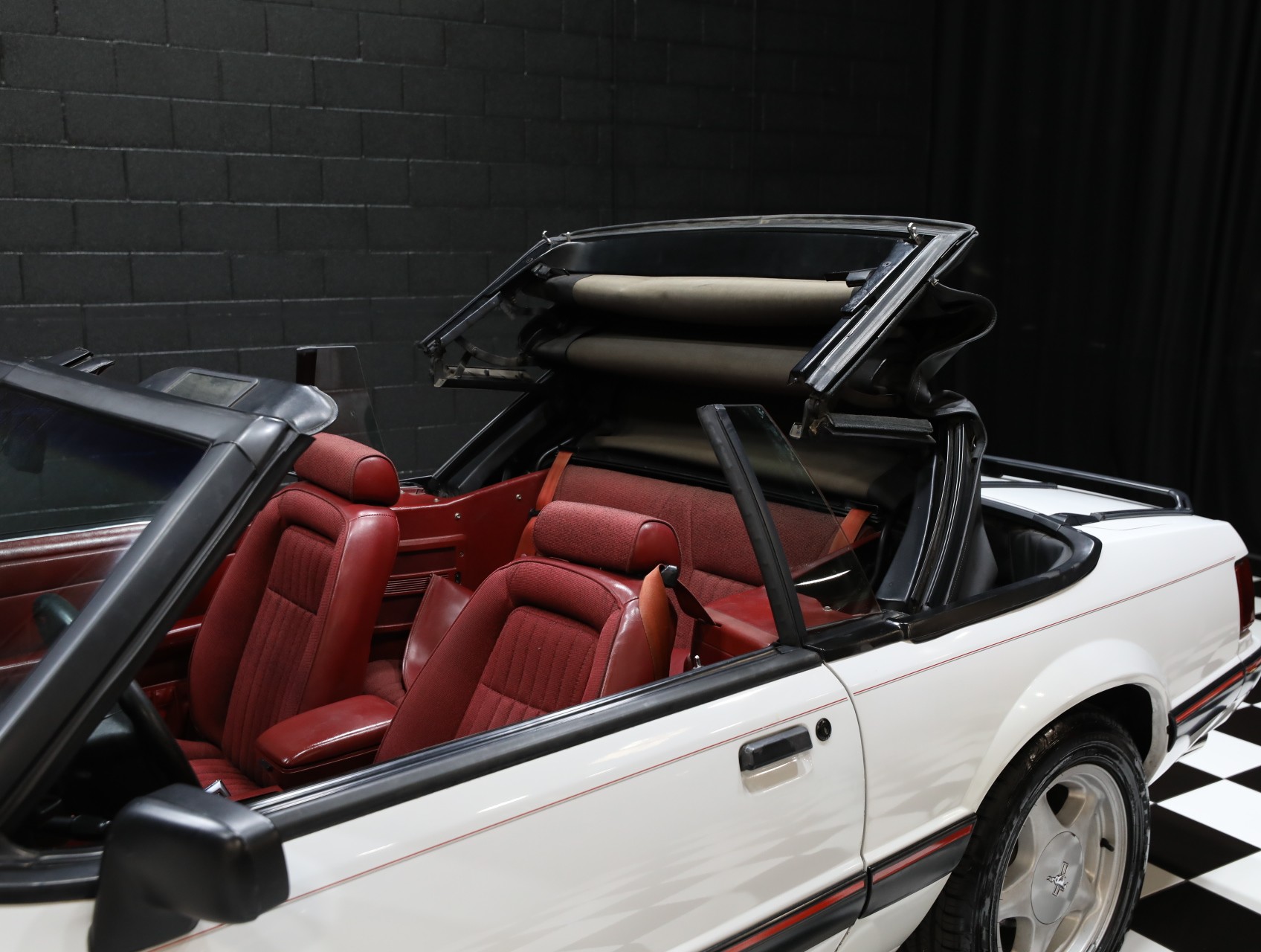 1991 Ford Mustang 13