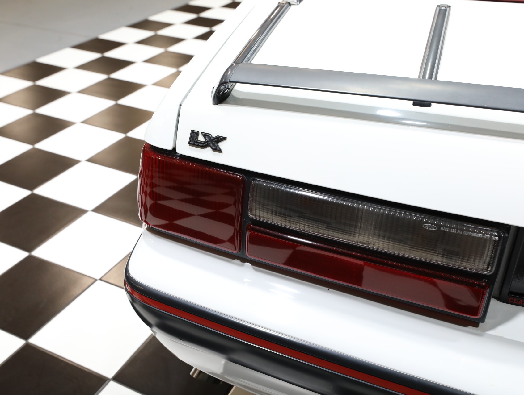 1991 Ford Mustang 32