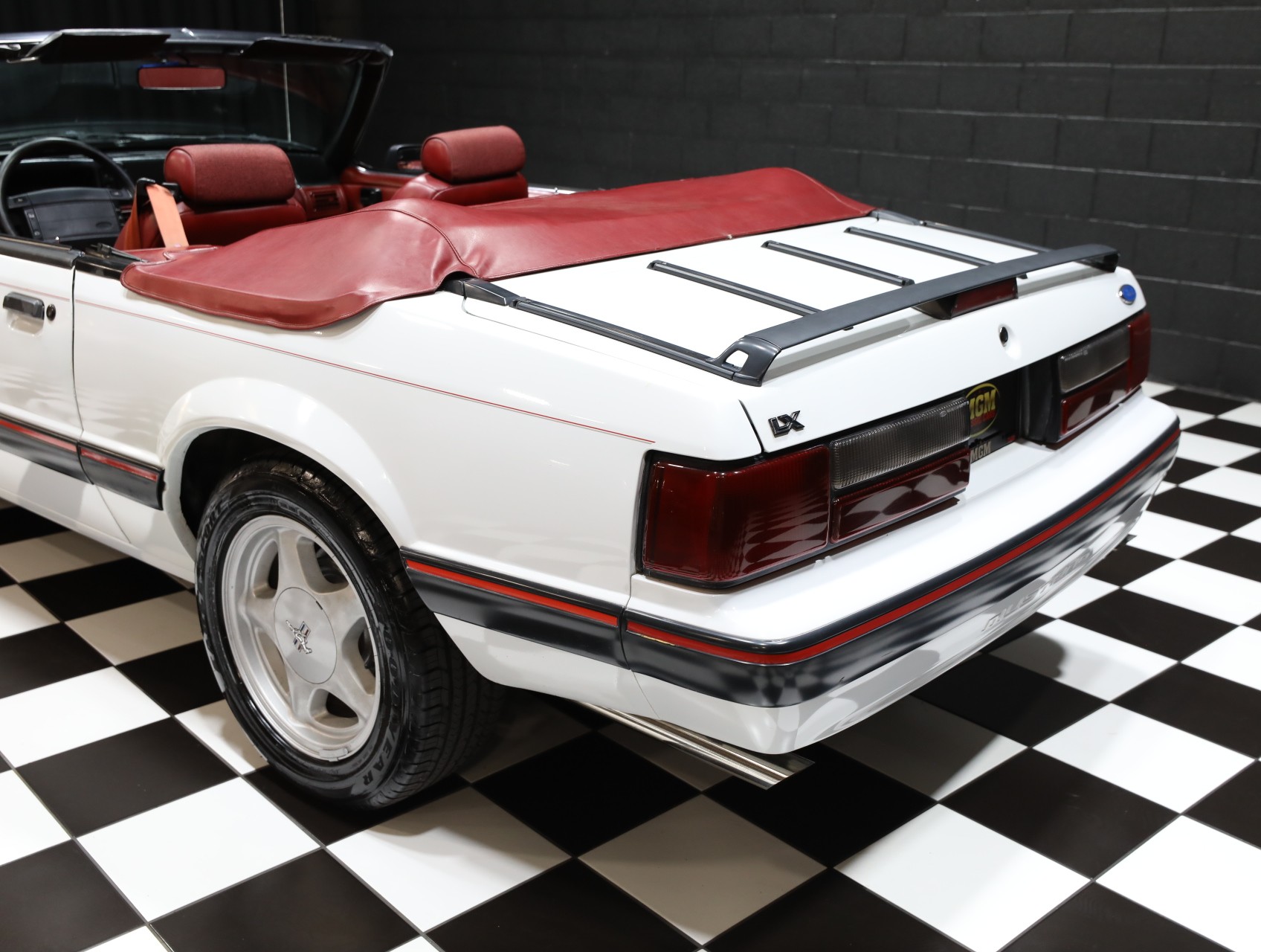 1991 Ford Mustang 34