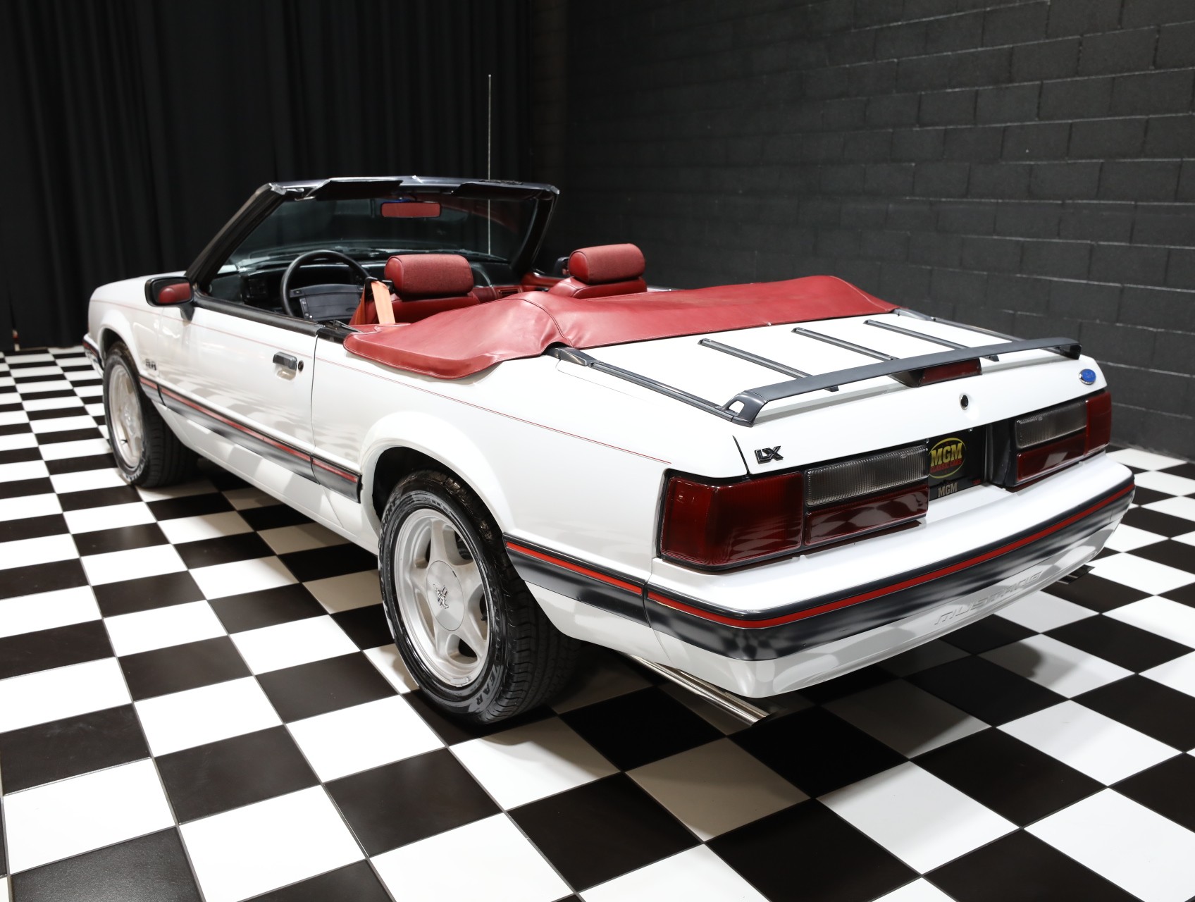 1991 Ford Mustang 35