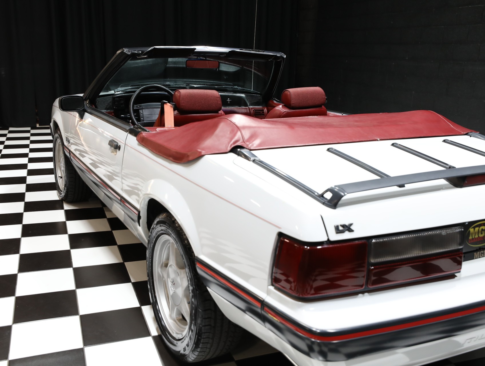 1991 Ford Mustang 36