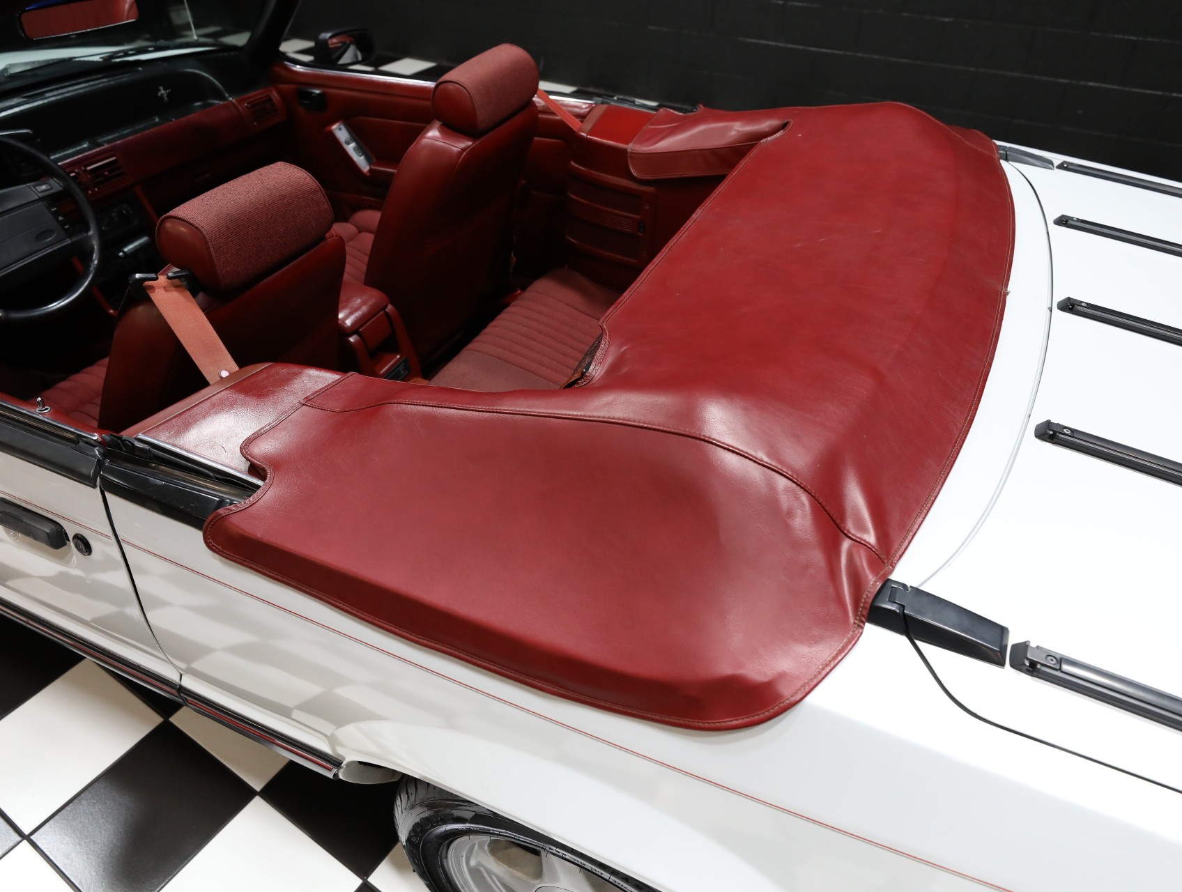 1991 Ford Mustang 38