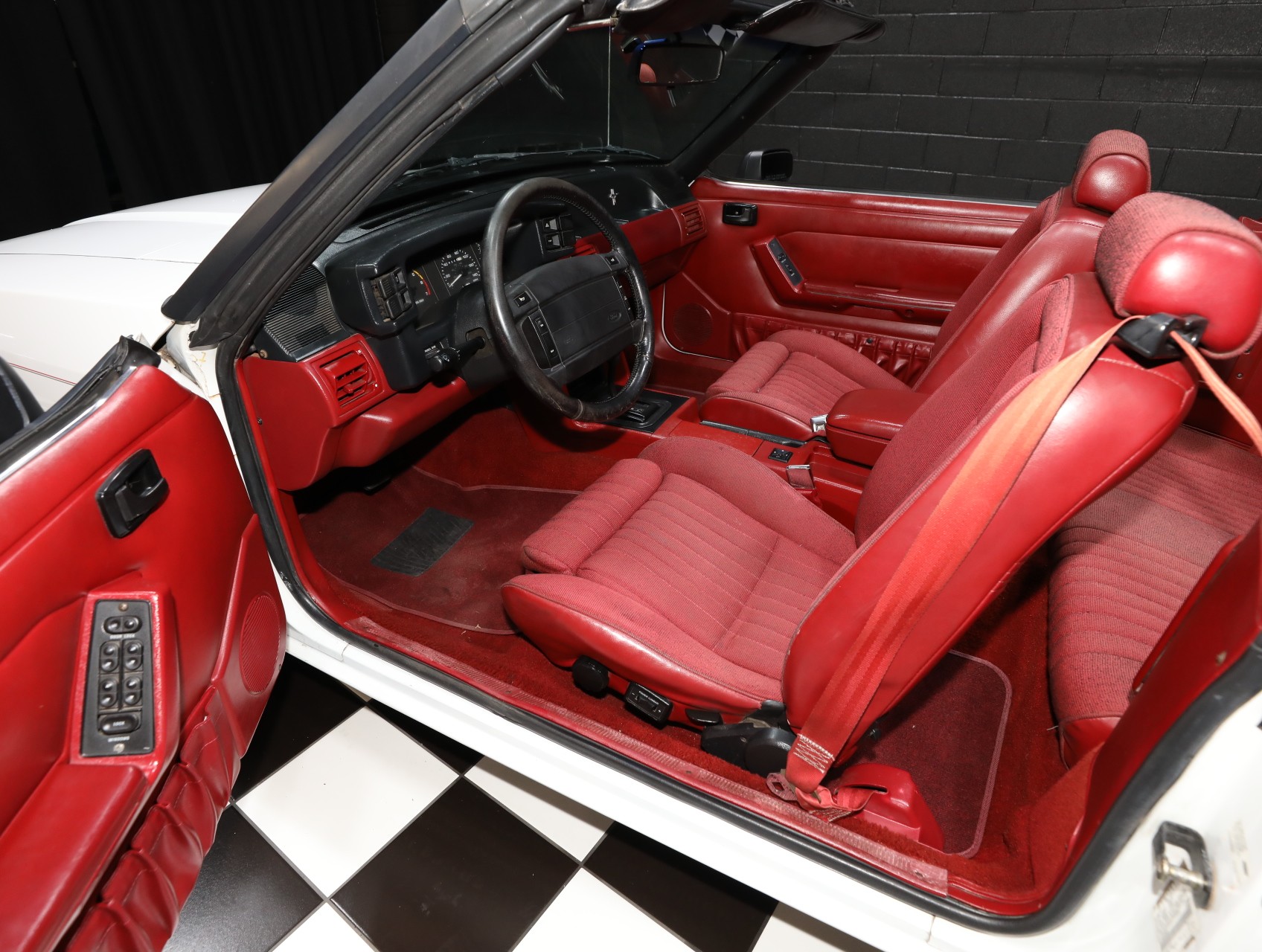 1991 Ford Mustang 4