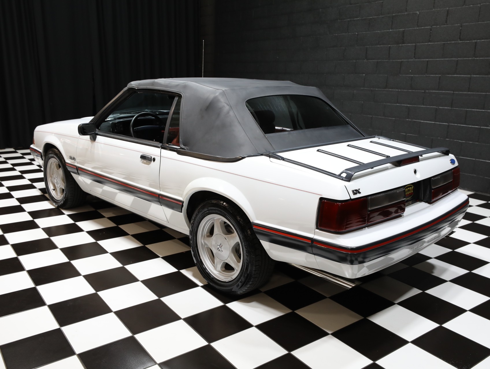 1991 Ford Mustang 9