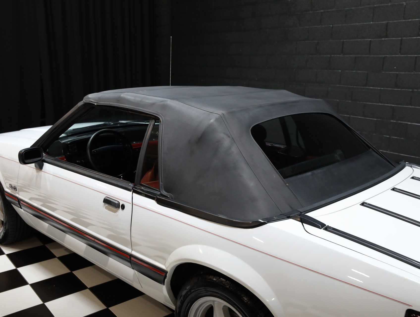 1991 Ford Mustang 10