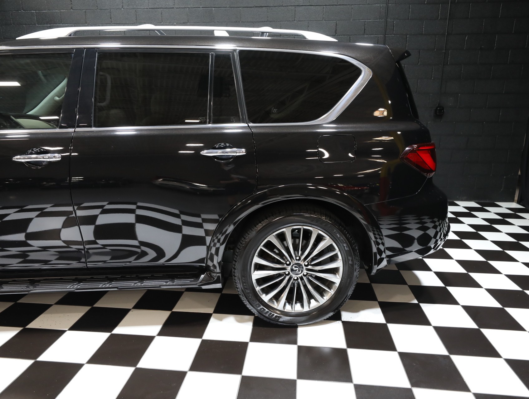 2019 INFINITI QX80 26