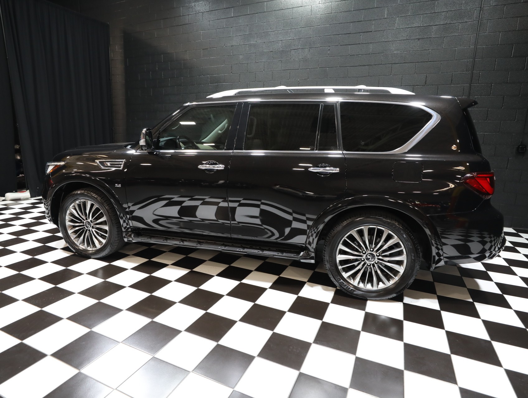 2019 INFINITI QX80 27