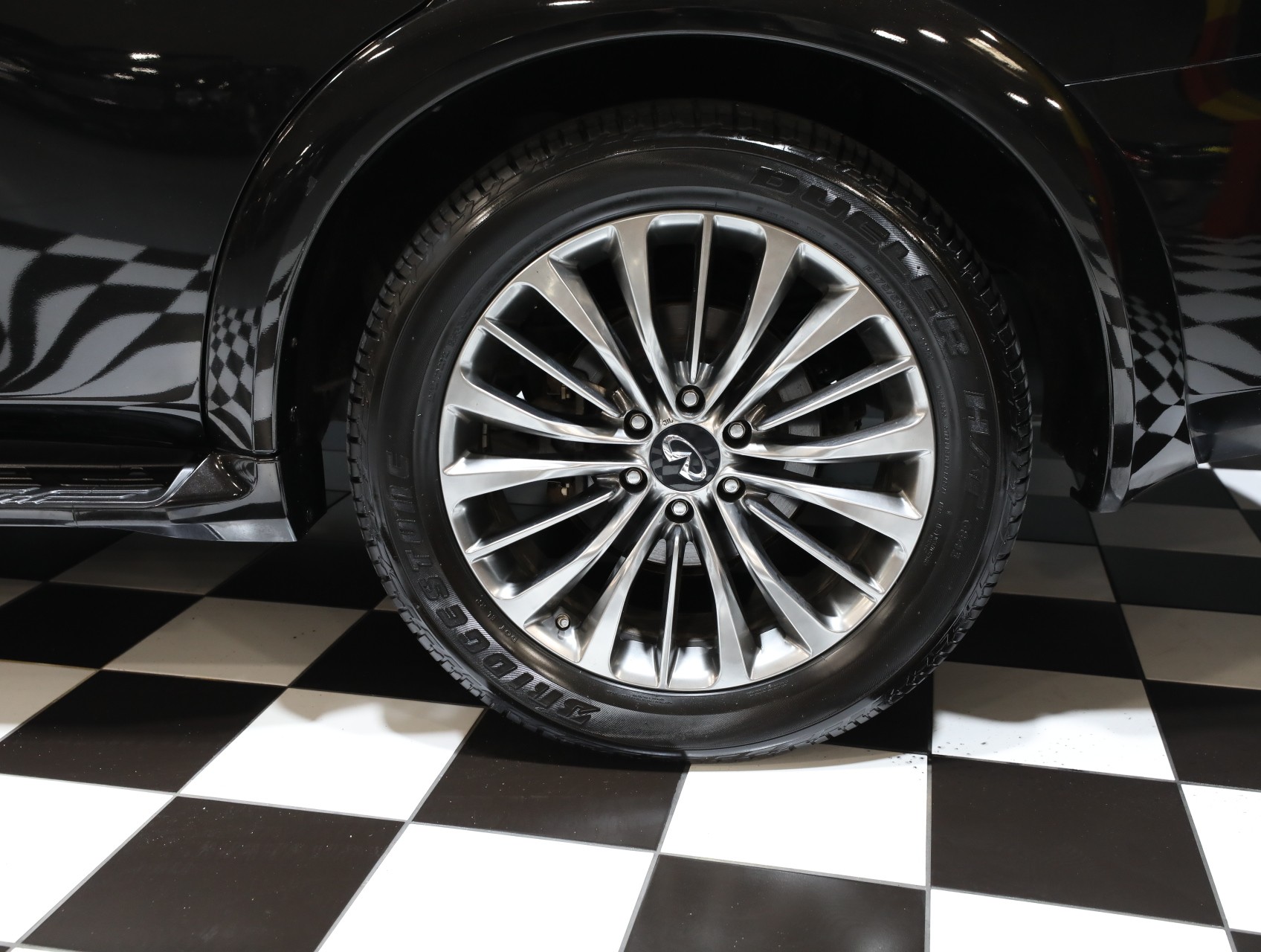 2019 INFINITI QX80 29