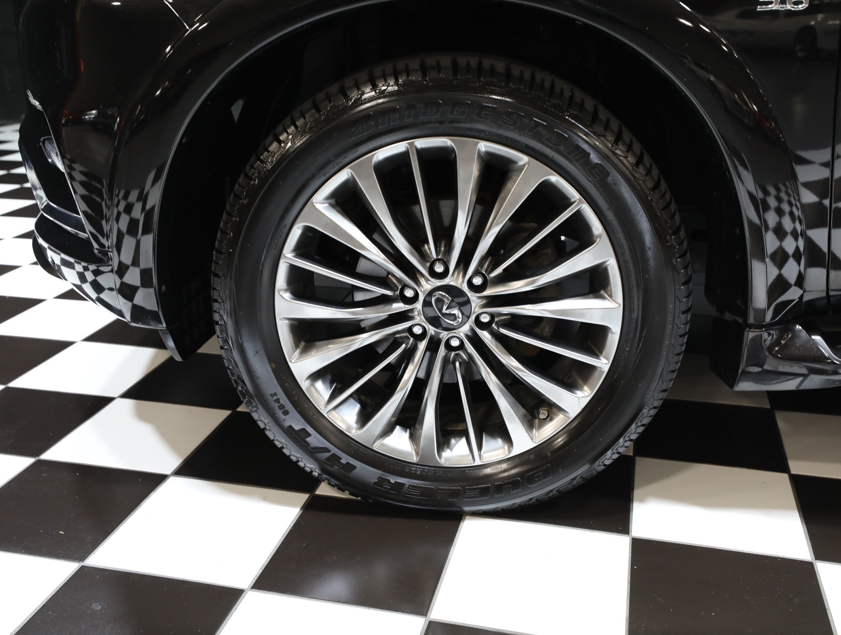 2019 INFINITI QX80 30