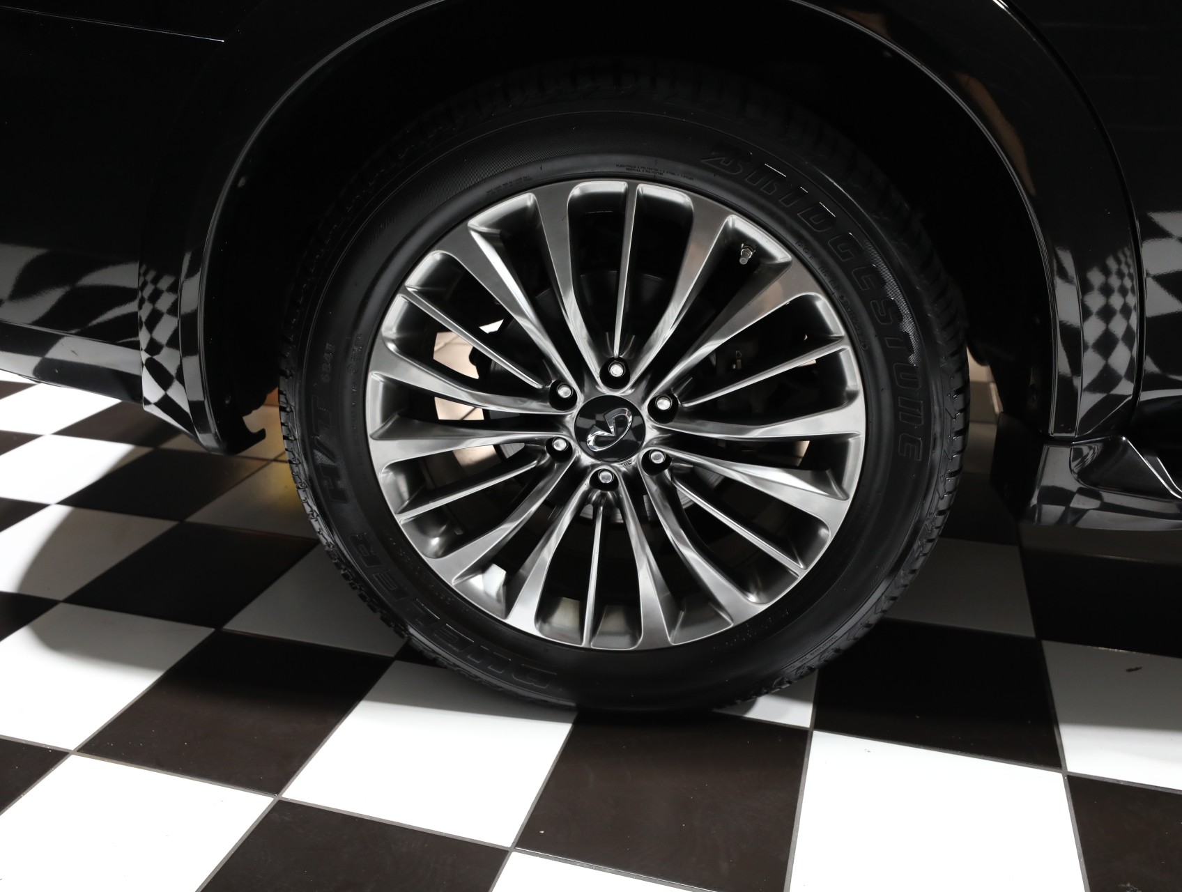 2019 INFINITI QX80 32