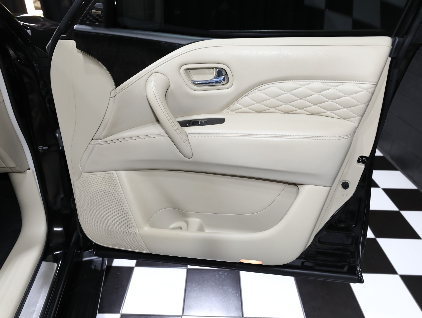 2019 INFINITI QX80 33