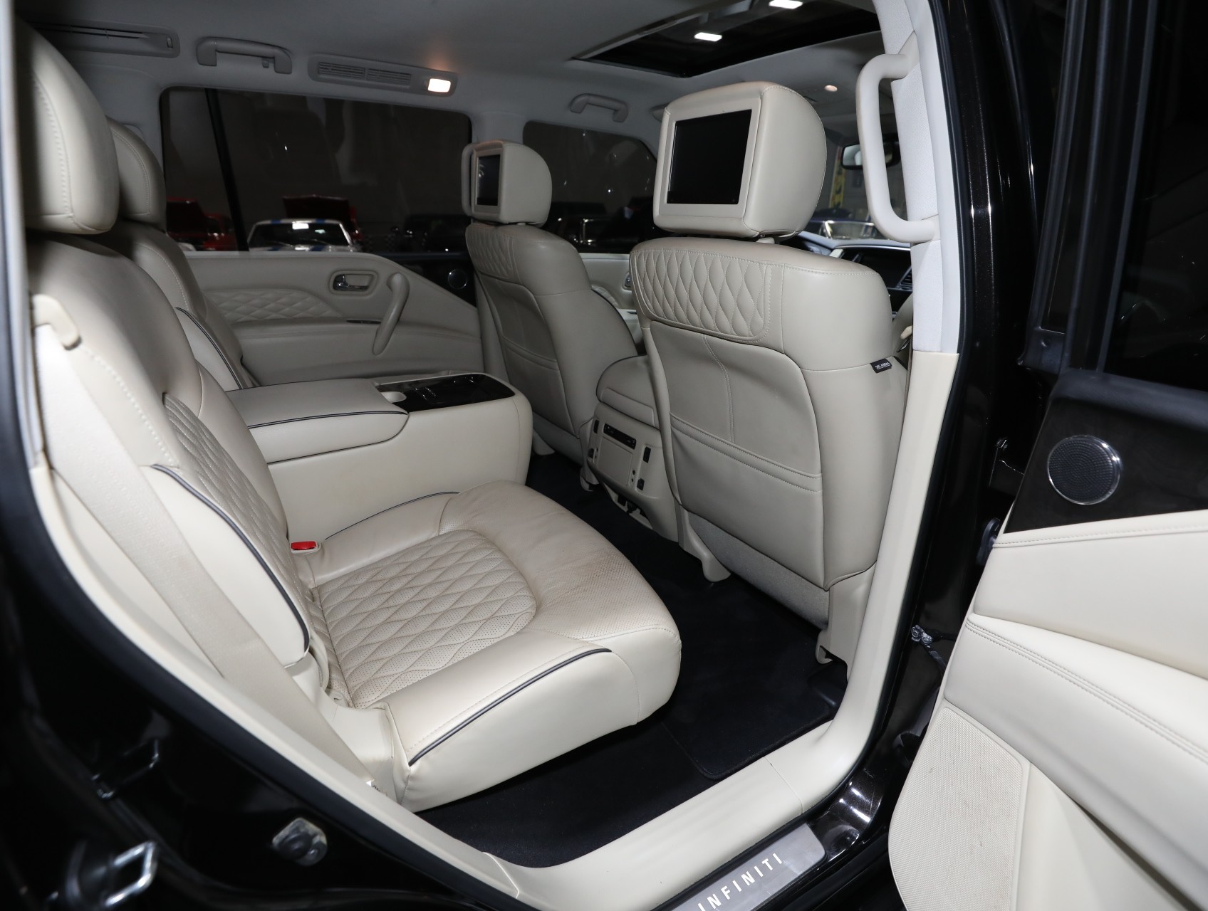 2019 INFINITI QX80 38
