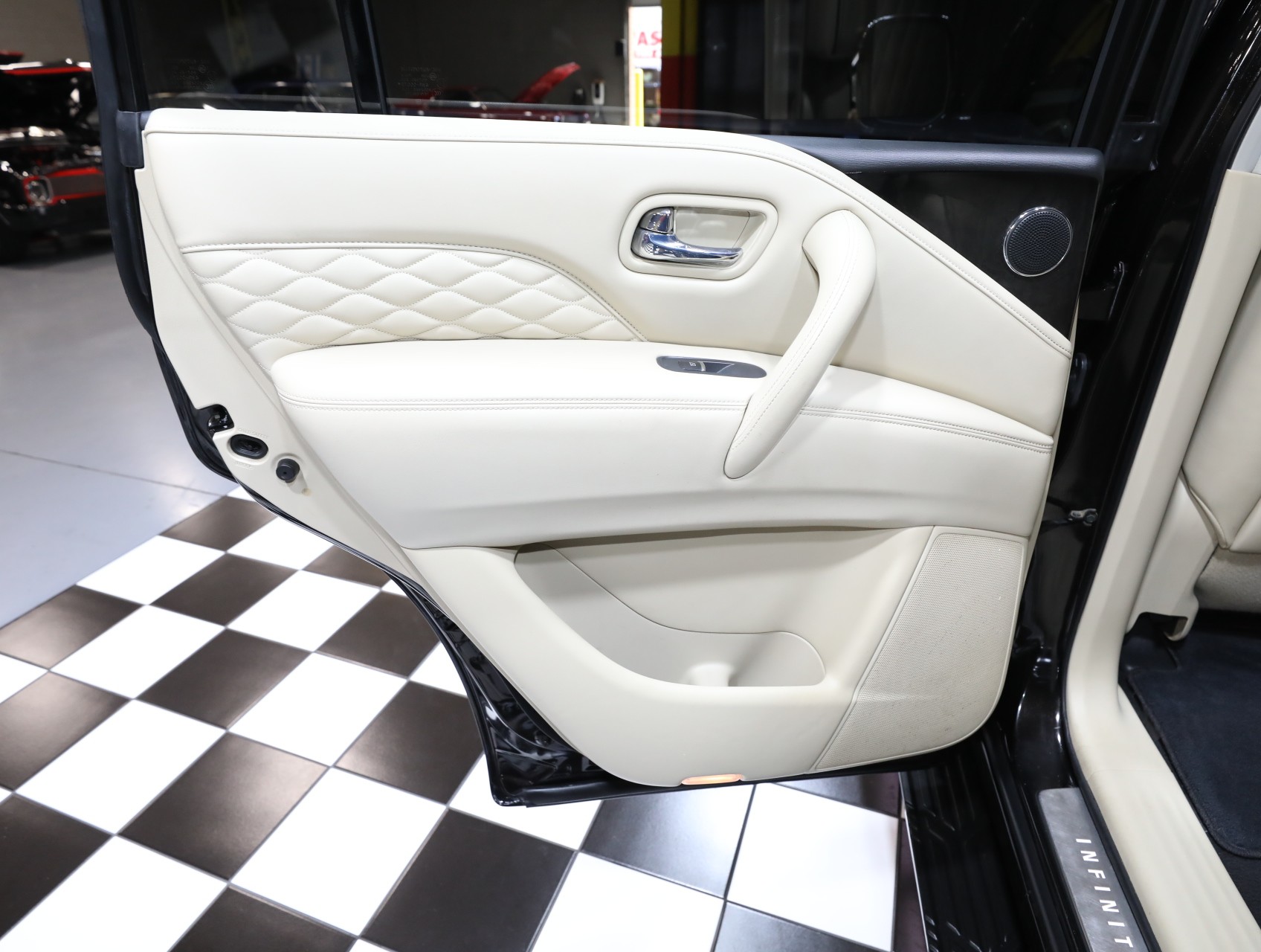 2019 INFINITI QX80 44