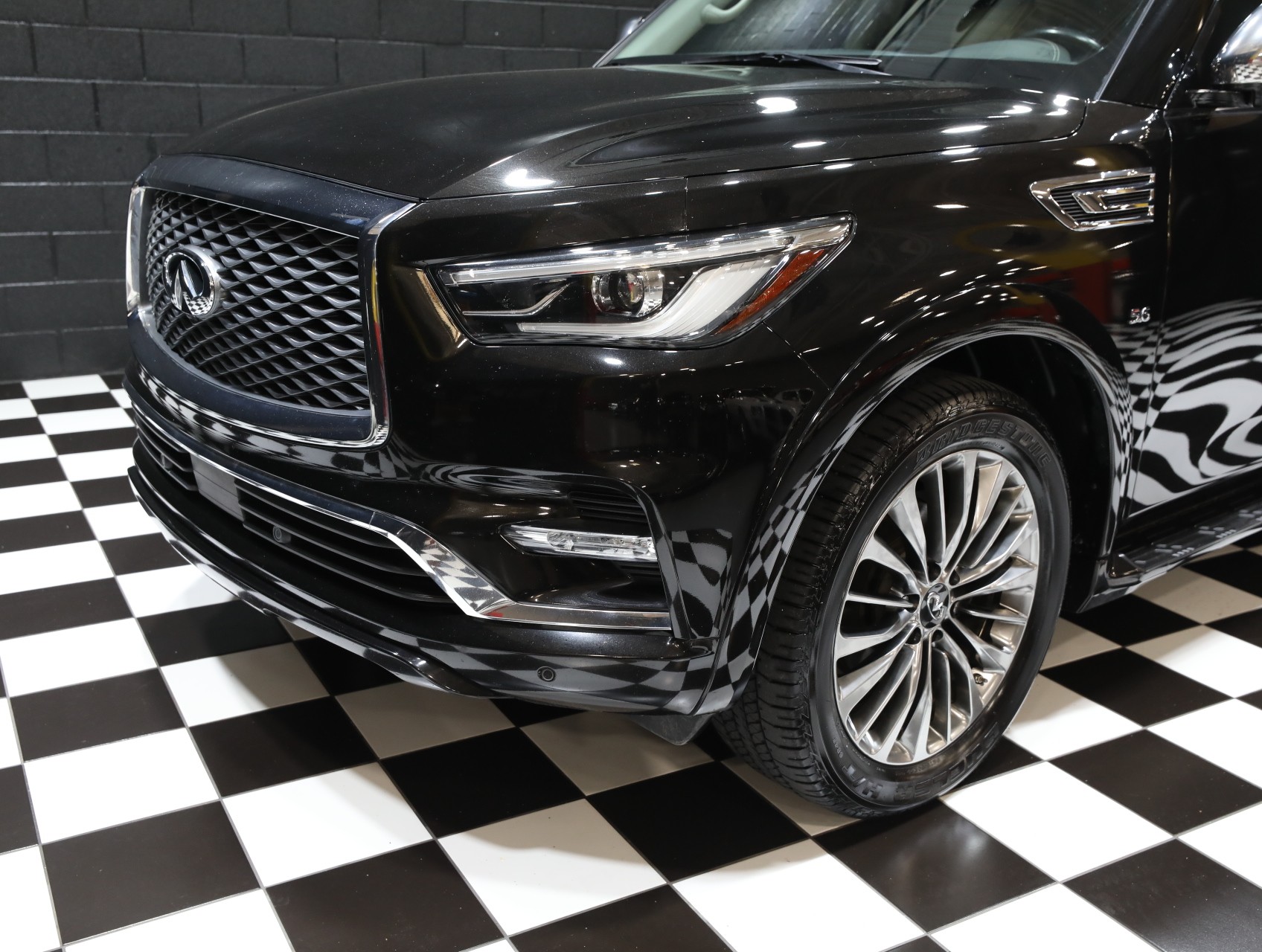 2019 INFINITI QX80 8