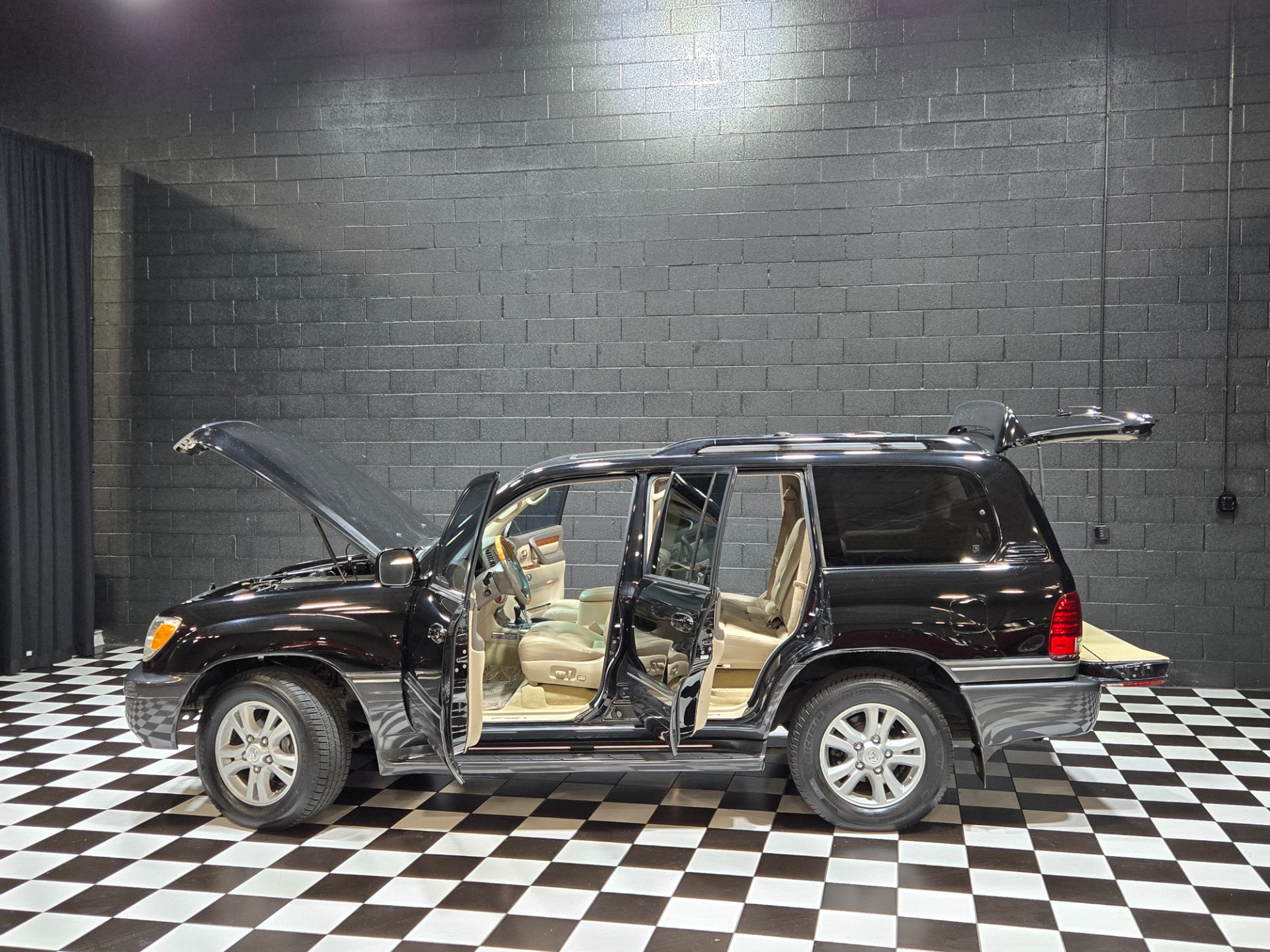 2006 Lexus LX 470 128