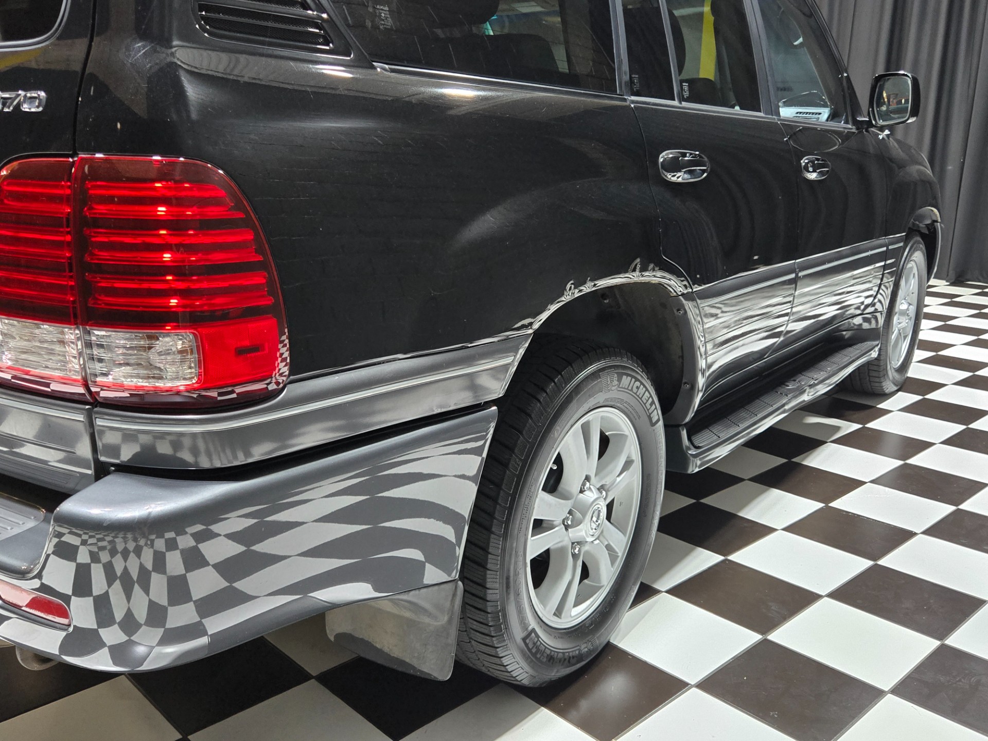2006 Lexus LX 470 25