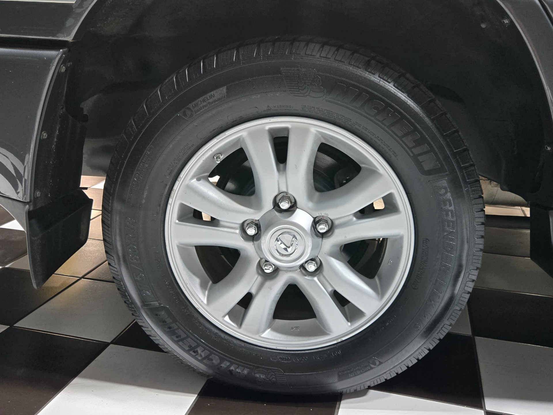 2006 Lexus LX 470 31