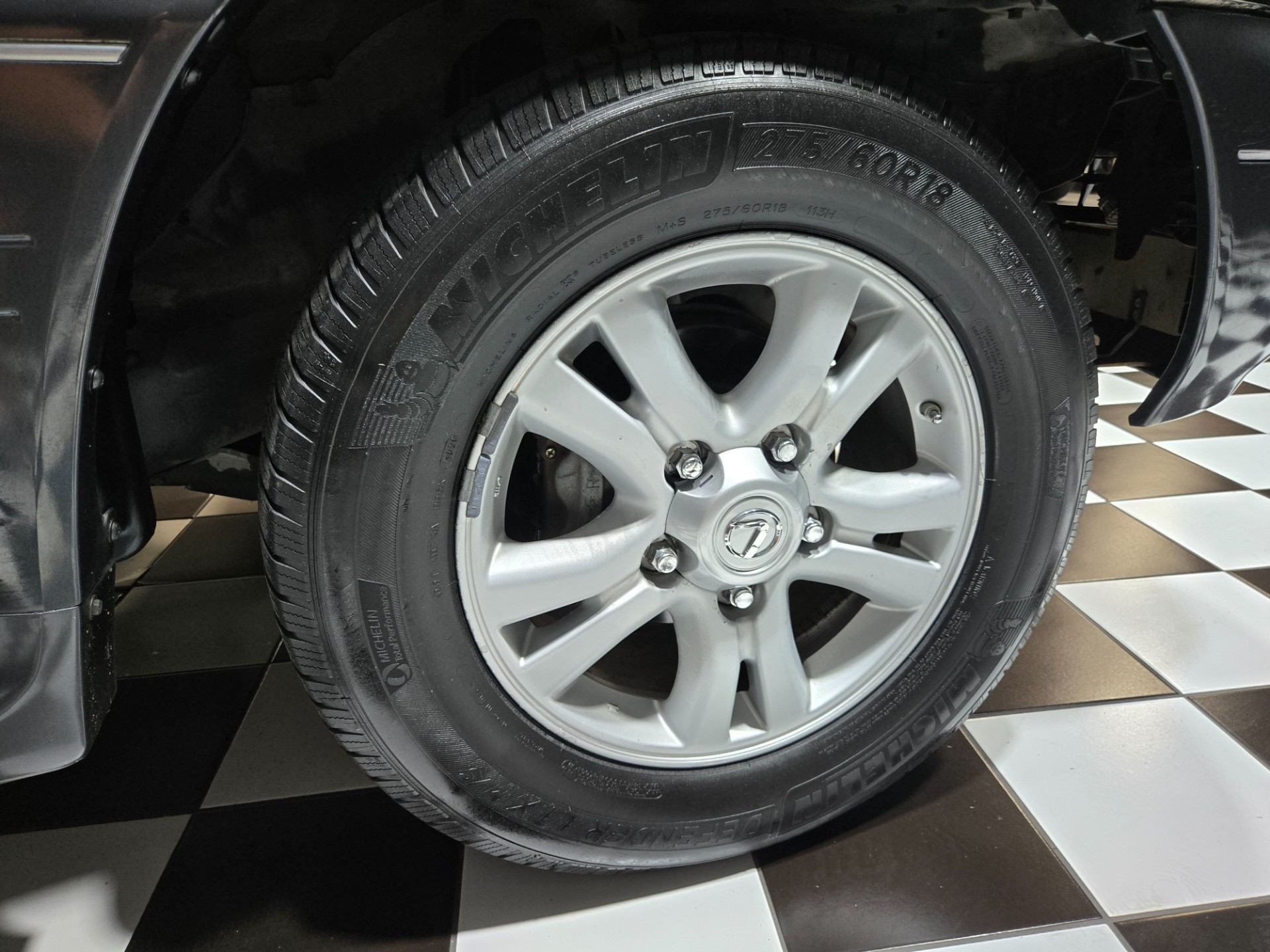 2006 Lexus LX 470 37