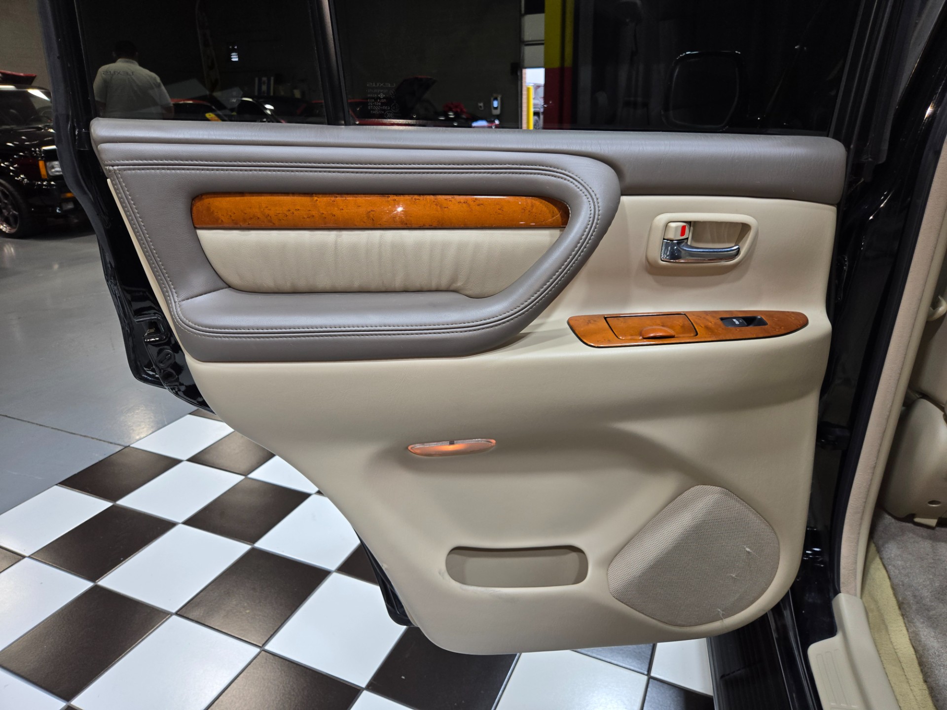 2006 Lexus LX 470 98