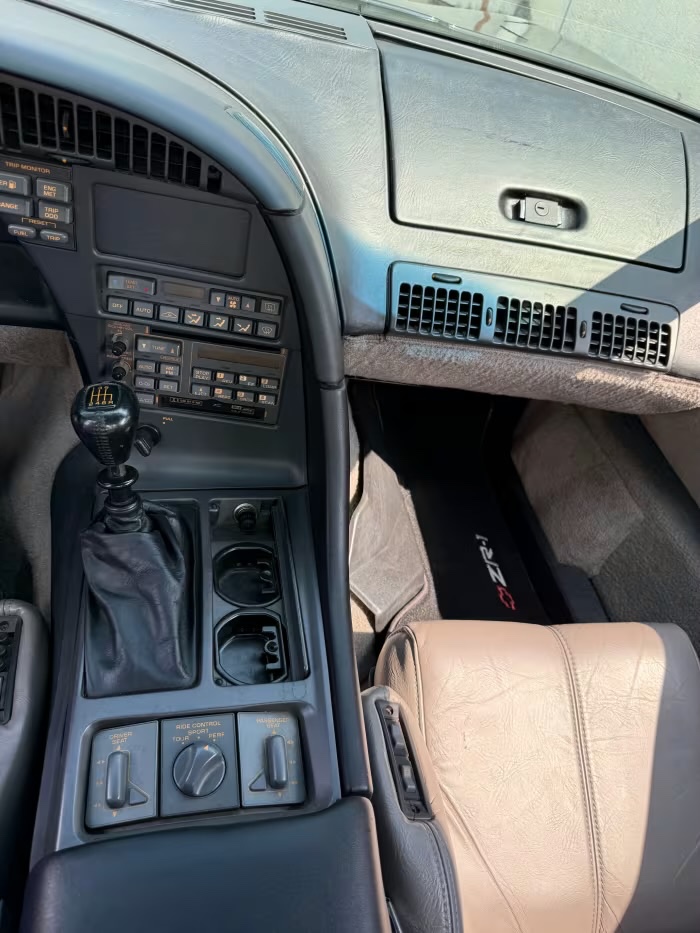 1990 Chevrolet Corvette 24
