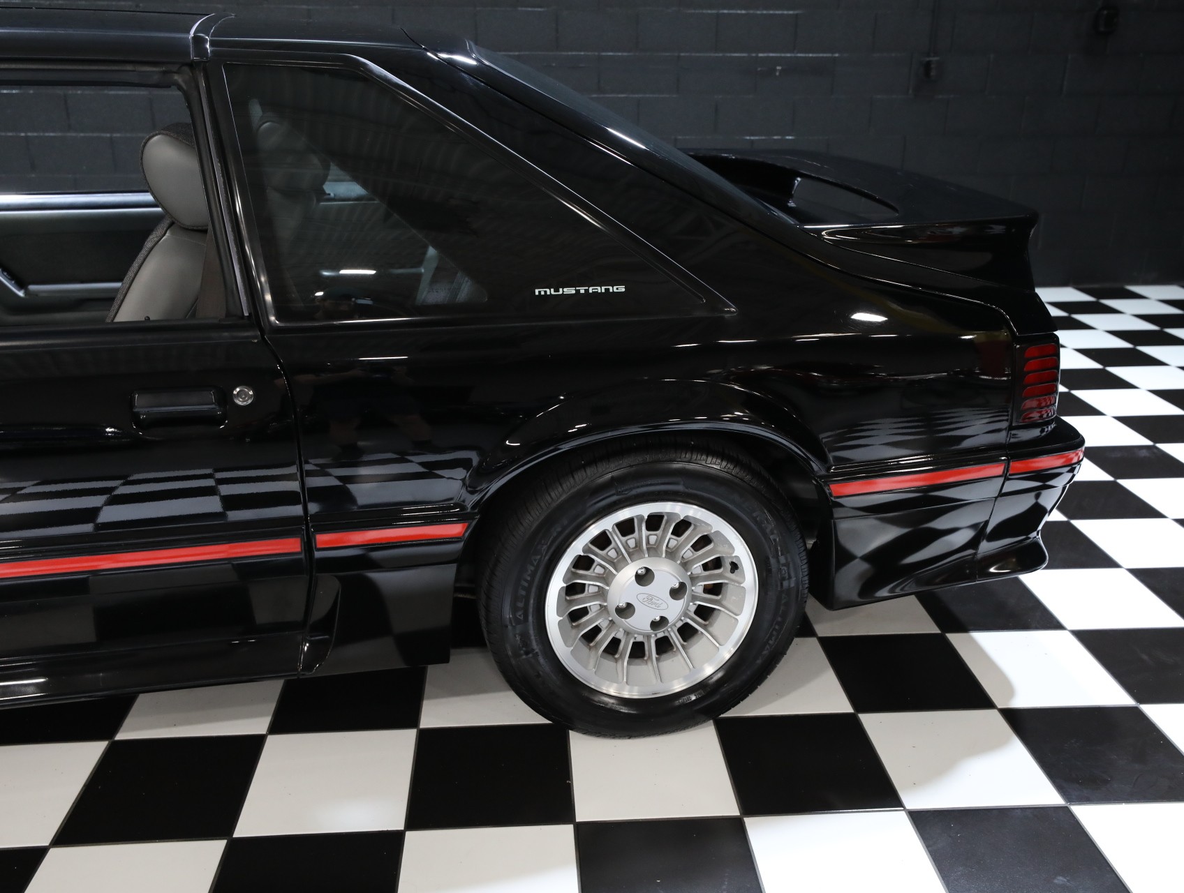 1987 Ford Mustang 27