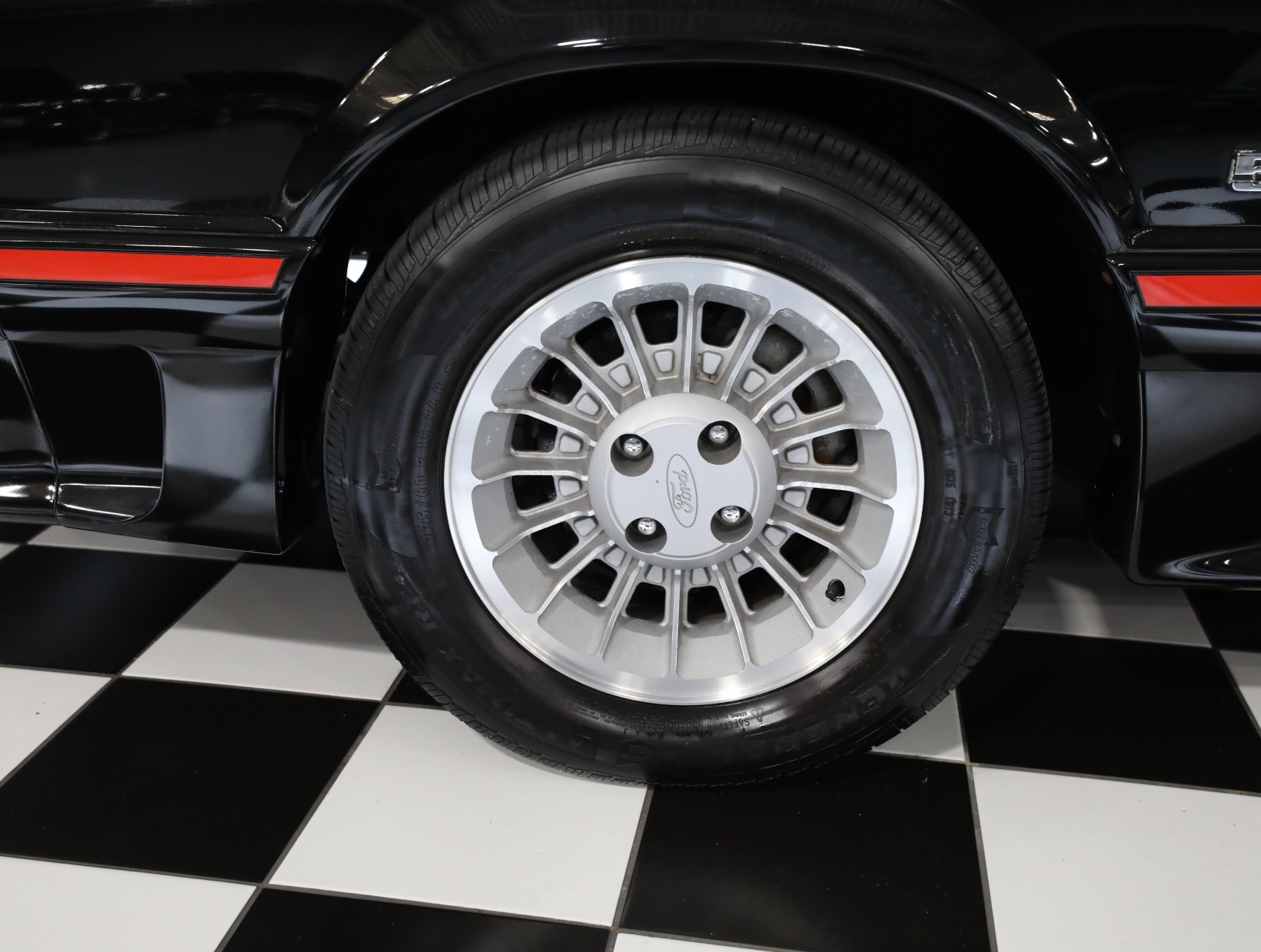 1987 Ford Mustang 31