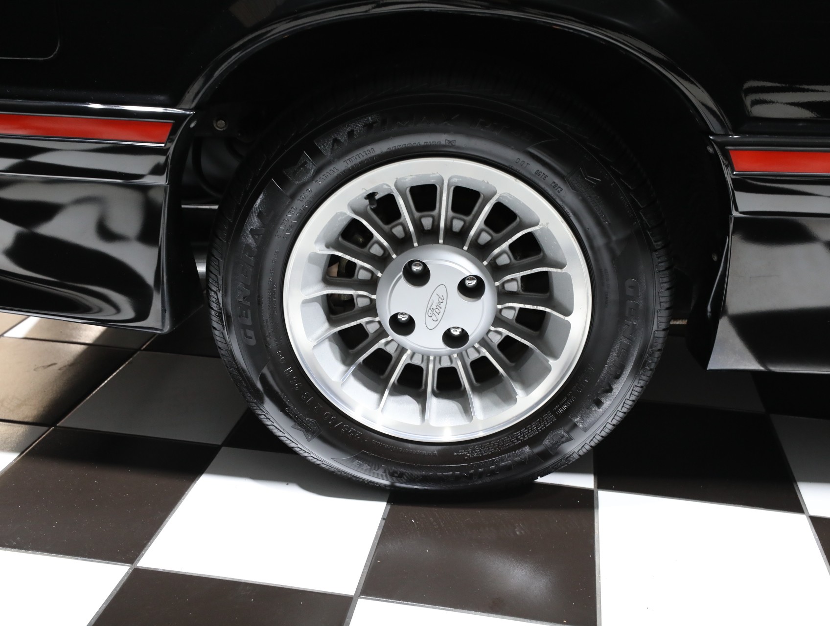 1987 Ford Mustang 33