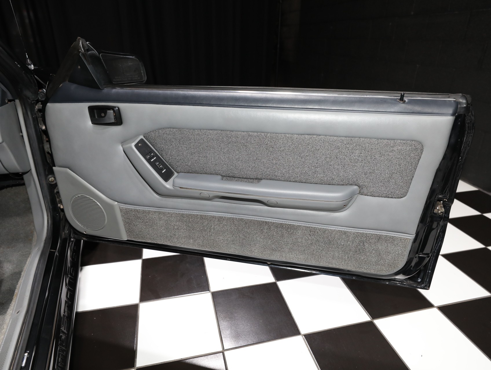 1987 Ford Mustang 34