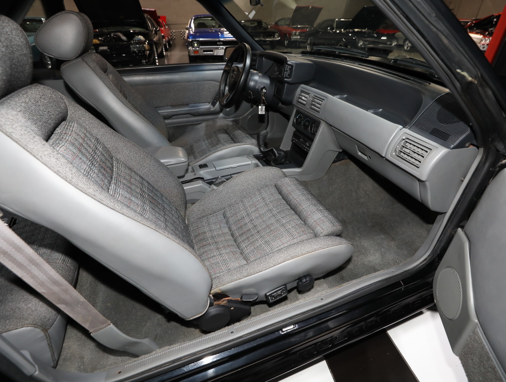 1987 Ford Mustang 38