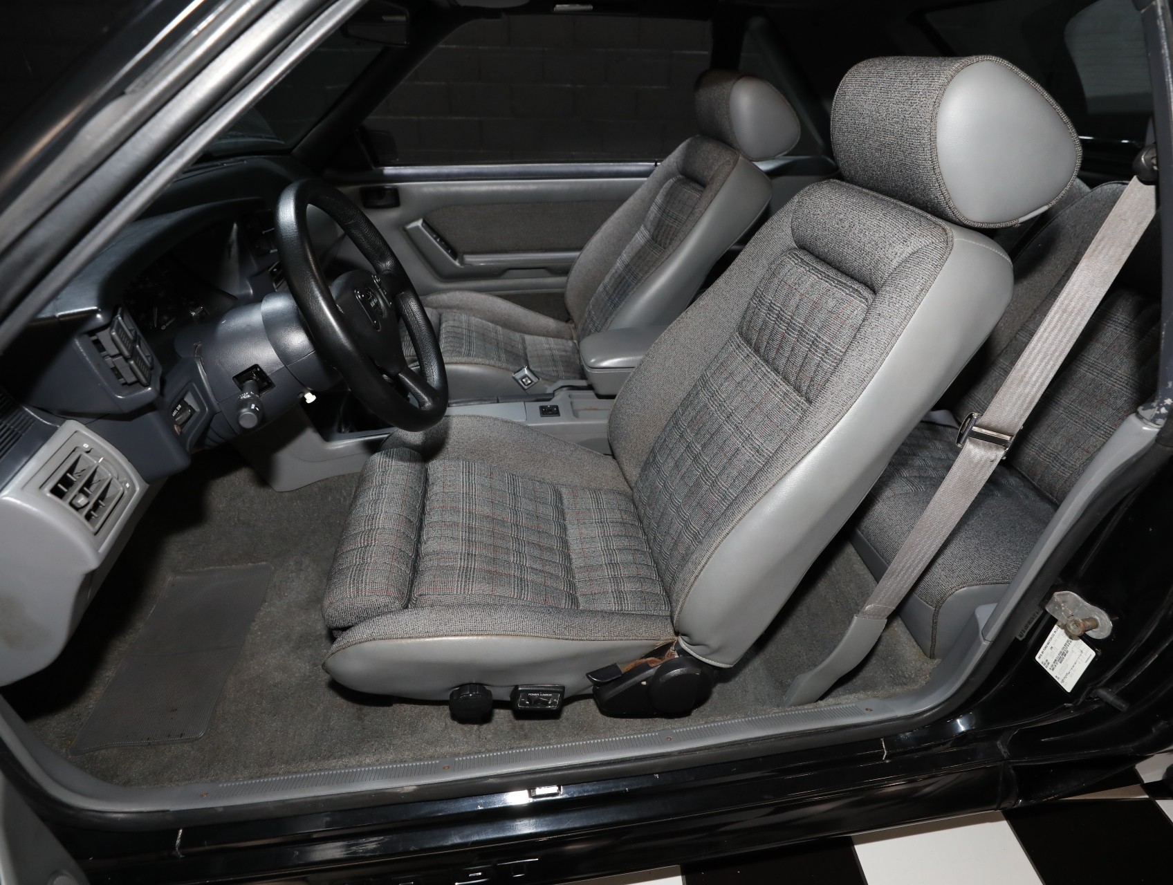 1987 Ford Mustang 46