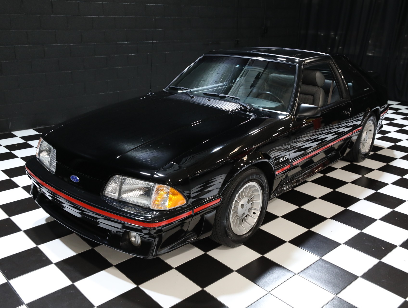 1987 Ford Mustang 6