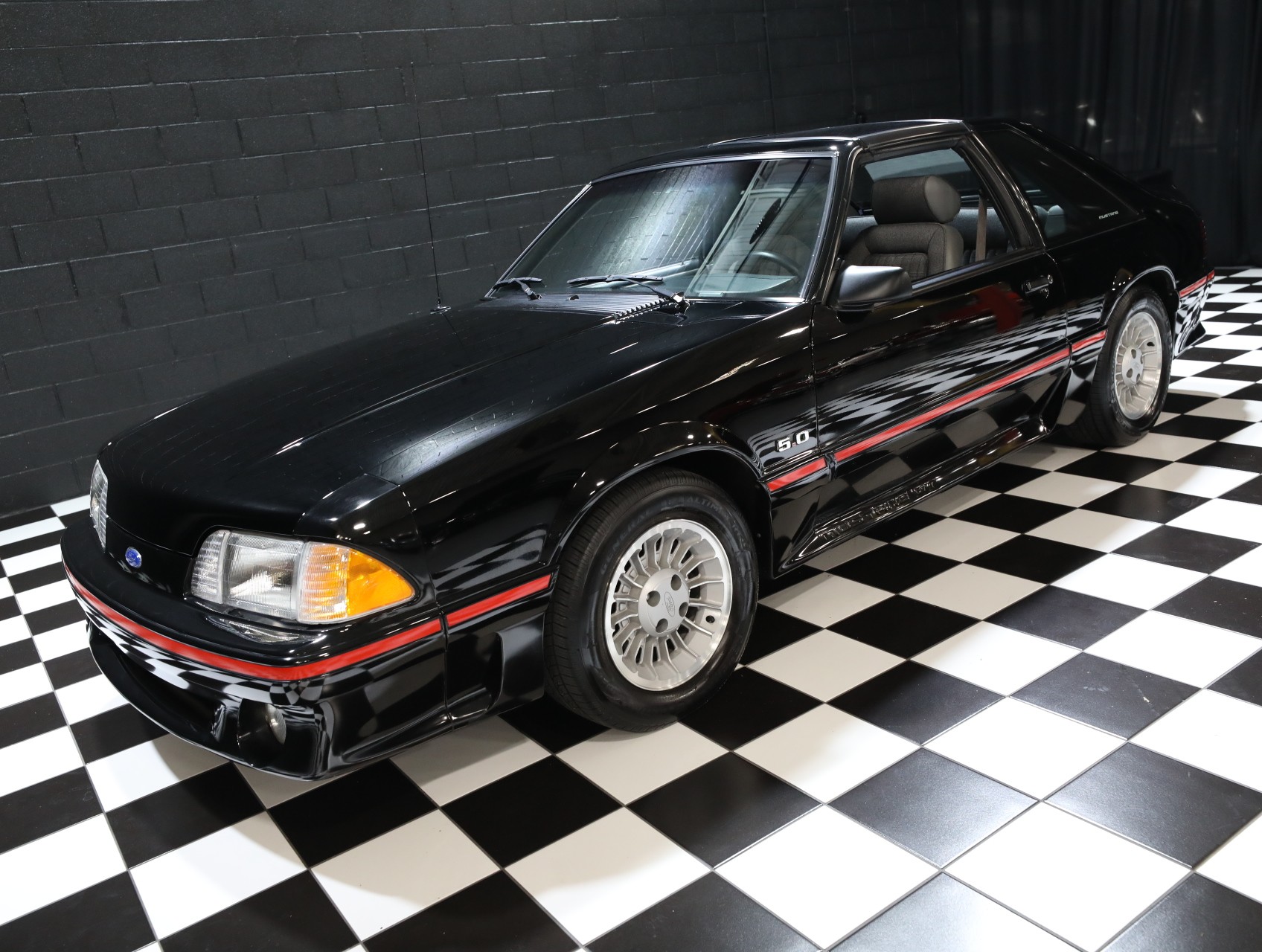 1987 Ford Mustang 8