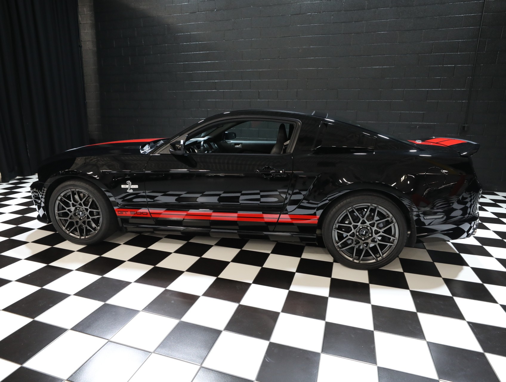 2013 Ford Shelby GT500 32