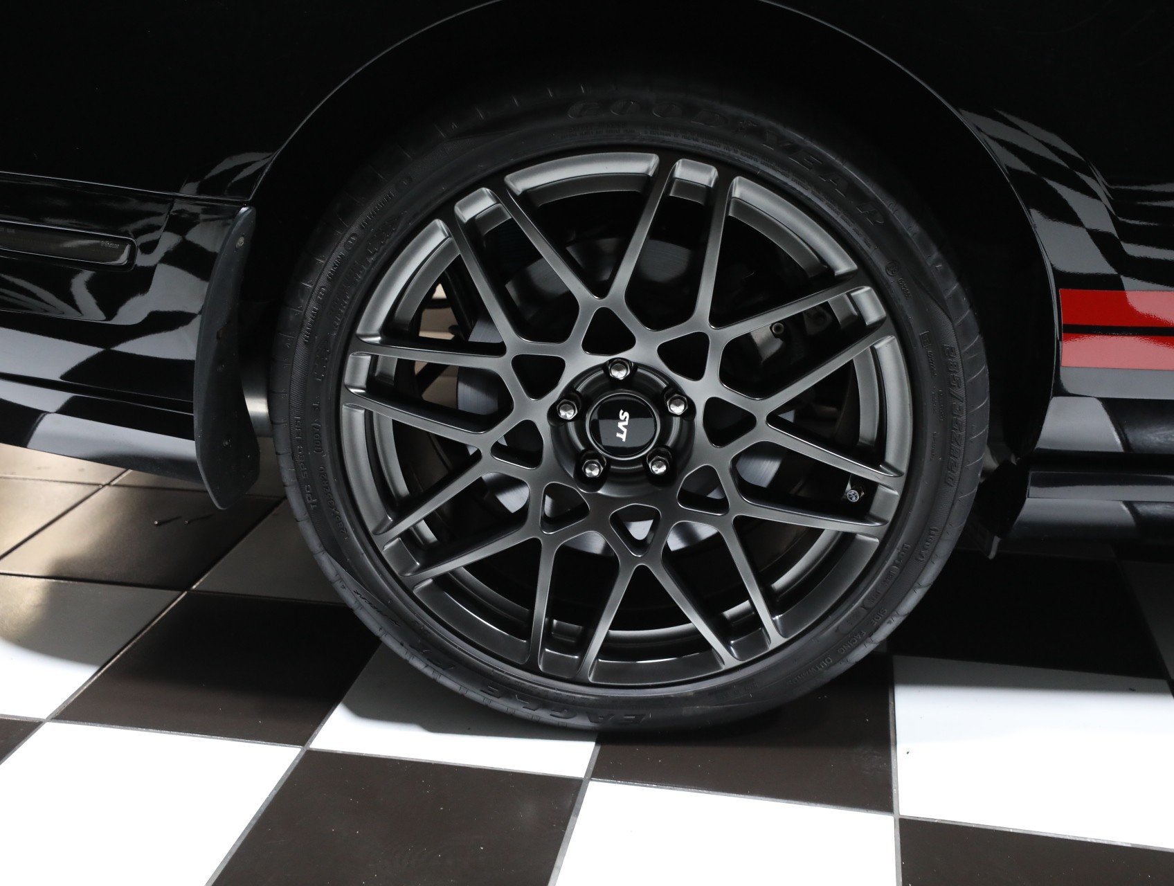 2013 Ford Shelby GT500 38