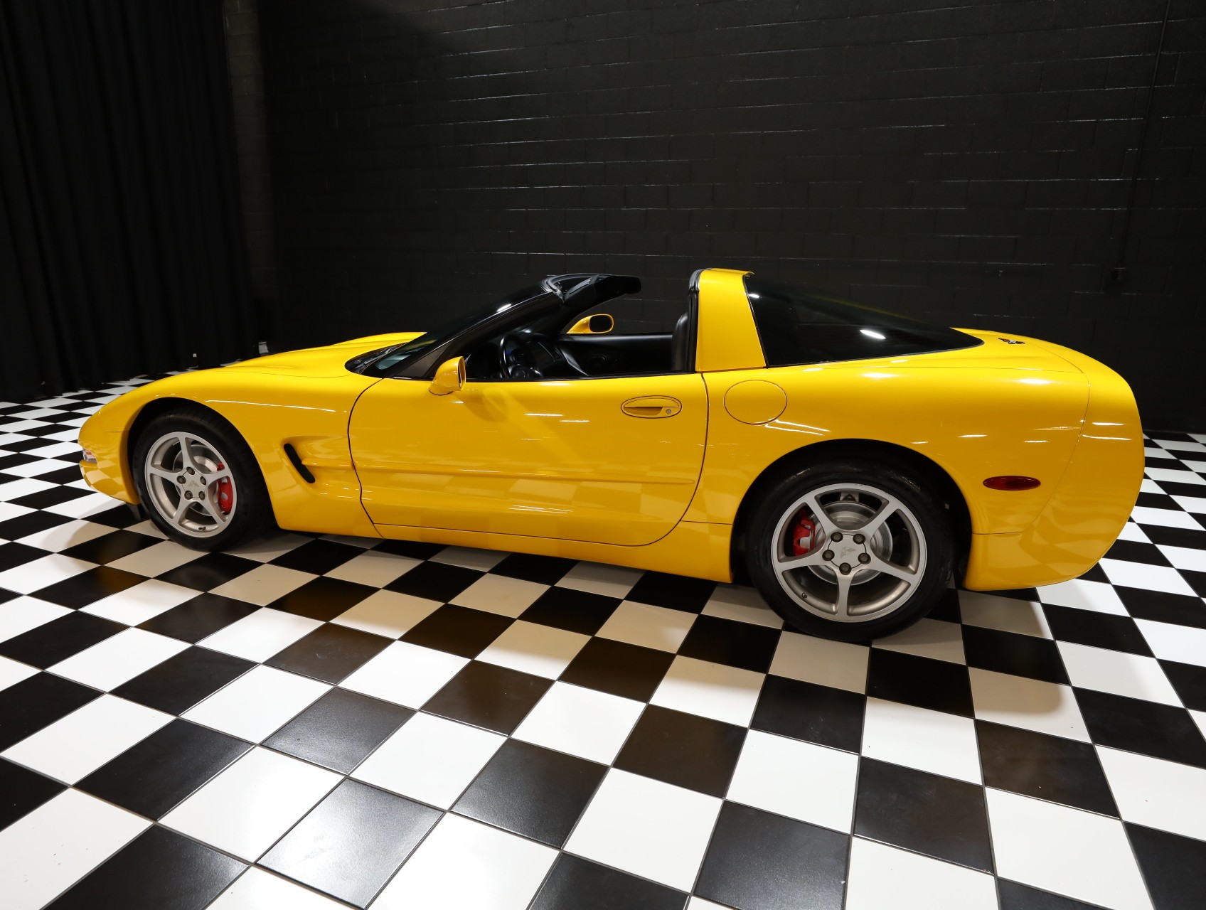 2000 Chevrolet Corvette 37