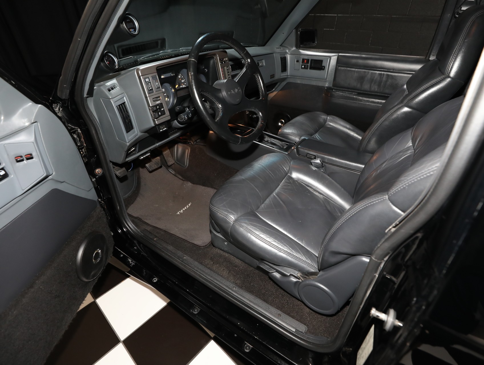 1993 GMC Typhoon 3