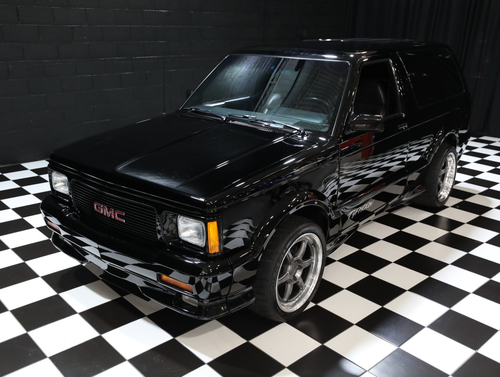 1993 GMC Typhoon 6