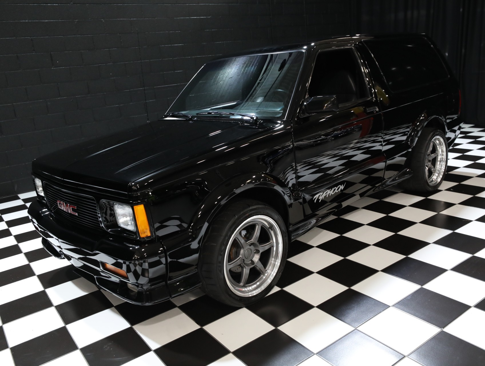 1993 GMC Typhoon 8