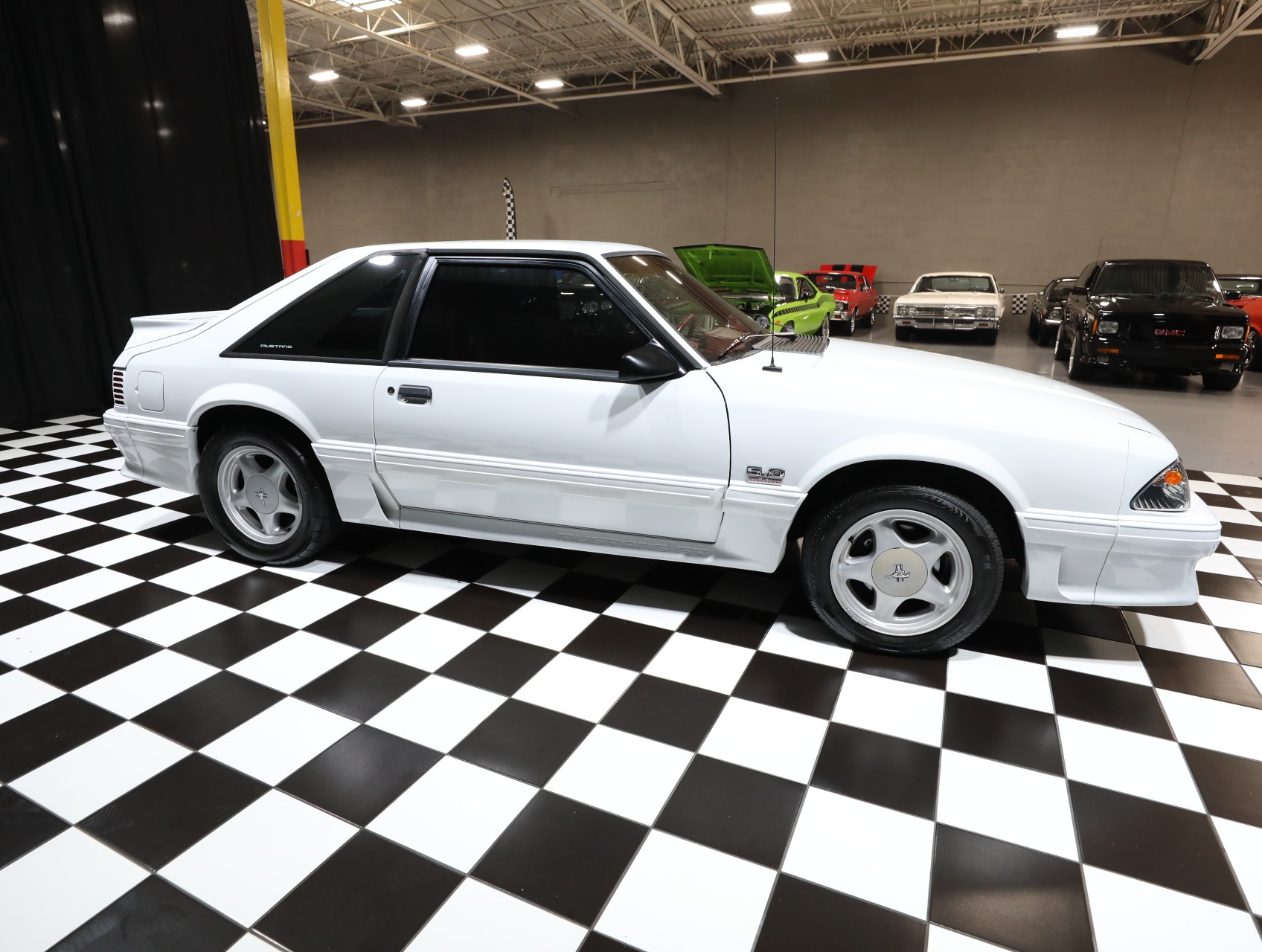 1992 Ford Mustang 17